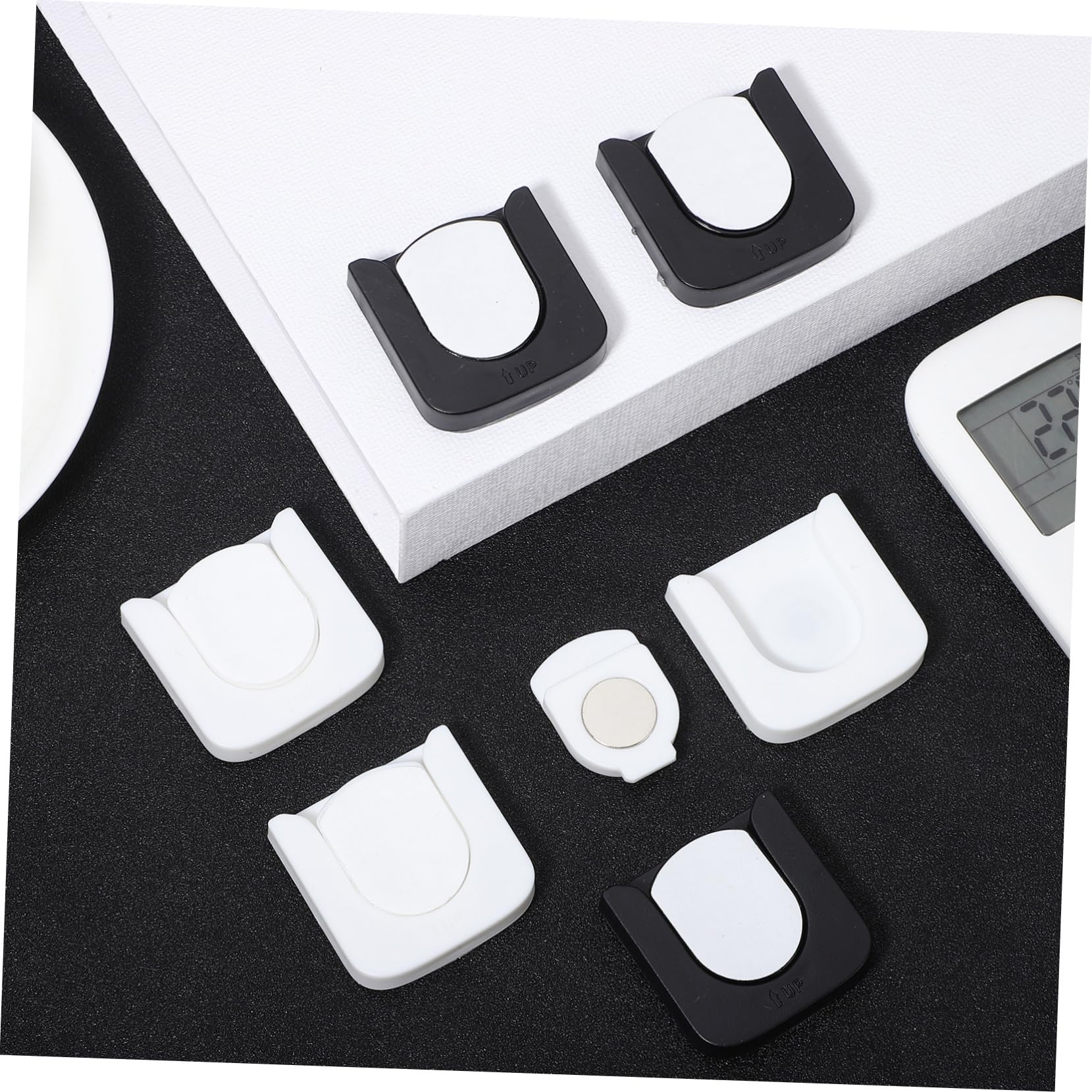 Gatuida 5 Set 5 Set Di Fibbie Magnetiche 6 Pezzi Nero/ 3 Pezzi Ciascuno Supporti Per Cavi Supporto Per Telecomando Supporto Per Controller Della Console Telecomandi Per 6 pezzi * 5