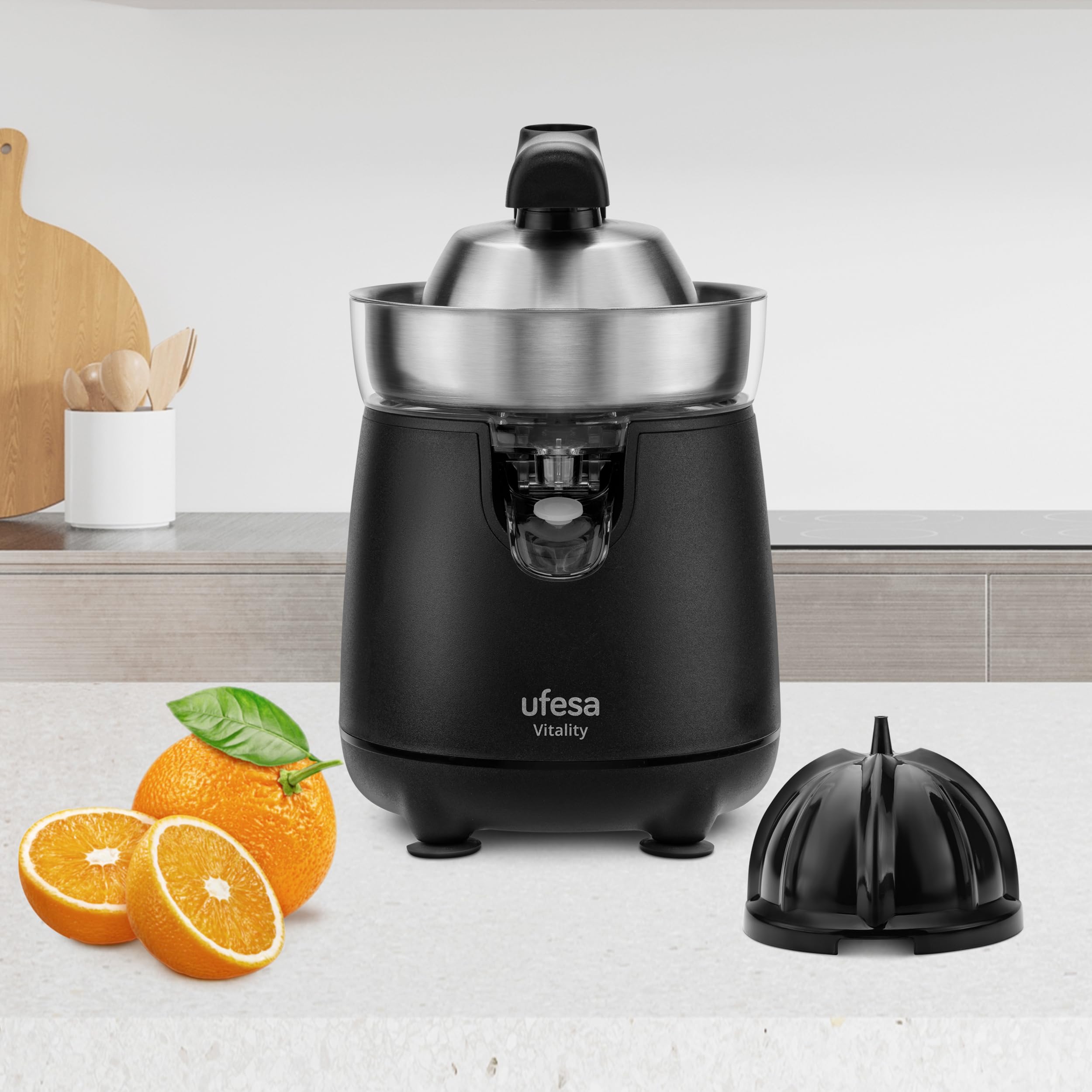 Ufesa Vitality, Spremiagrumi Elettrico a Braccio, 120W, Versamento Continuo, Sistema Ant gocciolamento, Cono Doppio, Filtro in Acciaio Inox, Braccio per l'estrazione del Succo, Senza BPA, Nero Inox