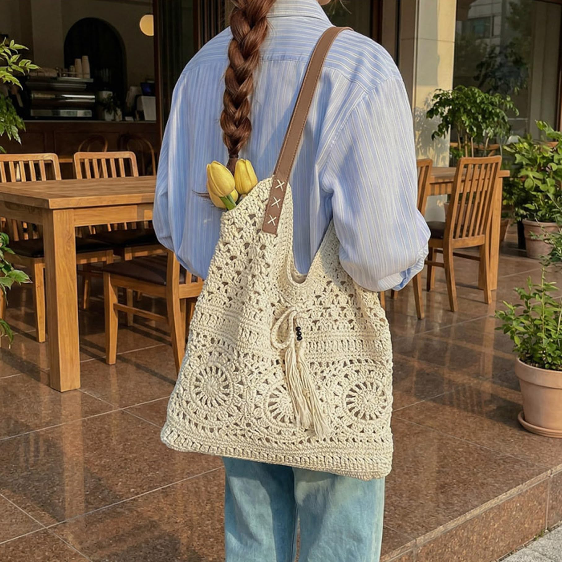 Bolso de mano de punto Bolso de mano de punto beige, nuevo de playa de ganchillo 2026, de hombro tejido de algodón de gran capacidad con borla para vacaciones de verano y uso diario,