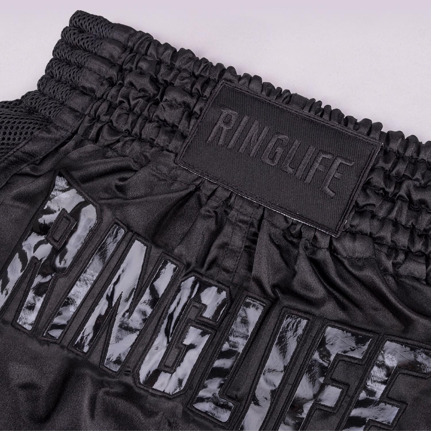 Muay Thai Shorts, Pulse, Schwarz-schwarz, Kickboxhose für Training & Wettkampf, Thaibox Shorts Satin, Atmungsaktiv, Langlebig, Kampfsporthose für MMA, K1, Boxen, Thai Boxen