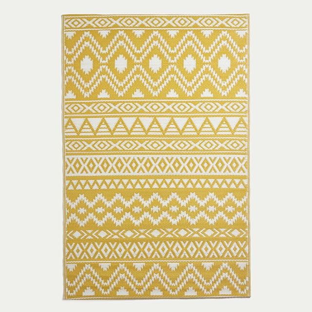 HOMESCAPES White & Yellow Outdoor Rug for Garden or Patio 100% Recycled Plastic 180 x 270cm Lightweight Waterproof Aztec Design Garden Rug Anna Woven Floor Mat for Indoor & Outdoor Use