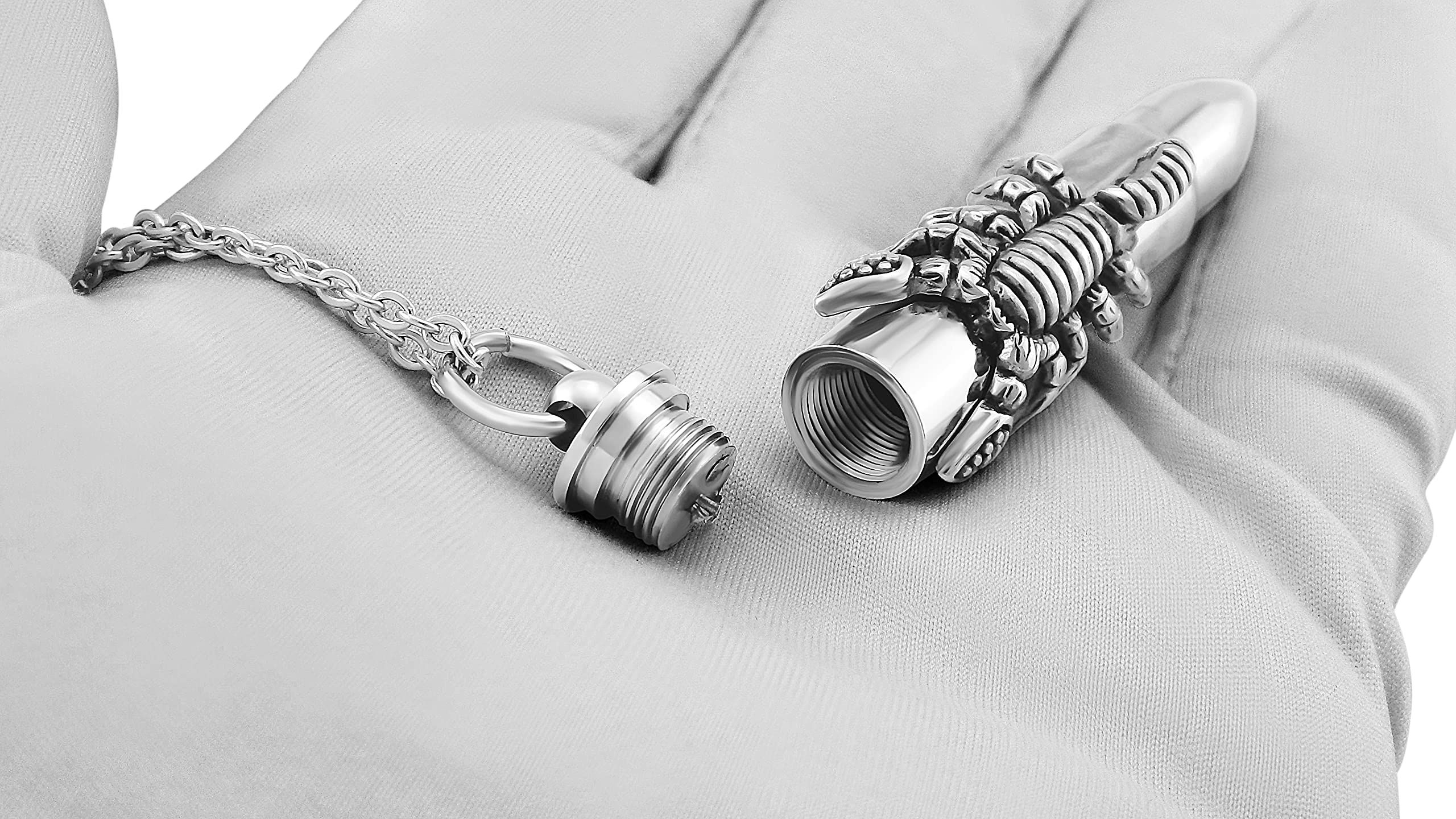 Personalisierte Kette mit Gravur Edelstahl 50 cm mit Anhänger Patronenhülse Skorpion in silber - Personalisierte Halskette für Männer und Frauen - Personalisierter Schmuck Damen Herren
