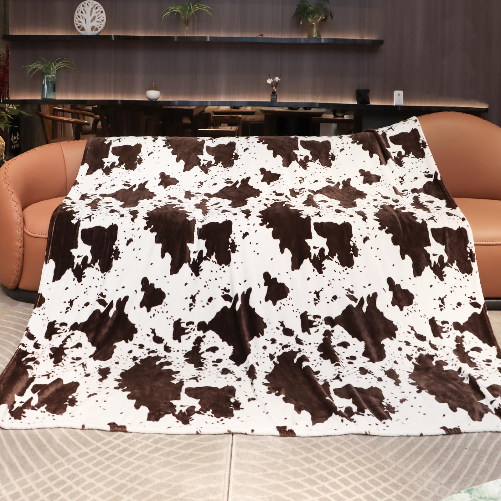 Cow Print Fleece Blanket King Size - Soft Lightweight Fuzzy Bed Blanket for Adults, All Seasons Home Decor, Gifts for Cow Lovers (Black & White) 90"