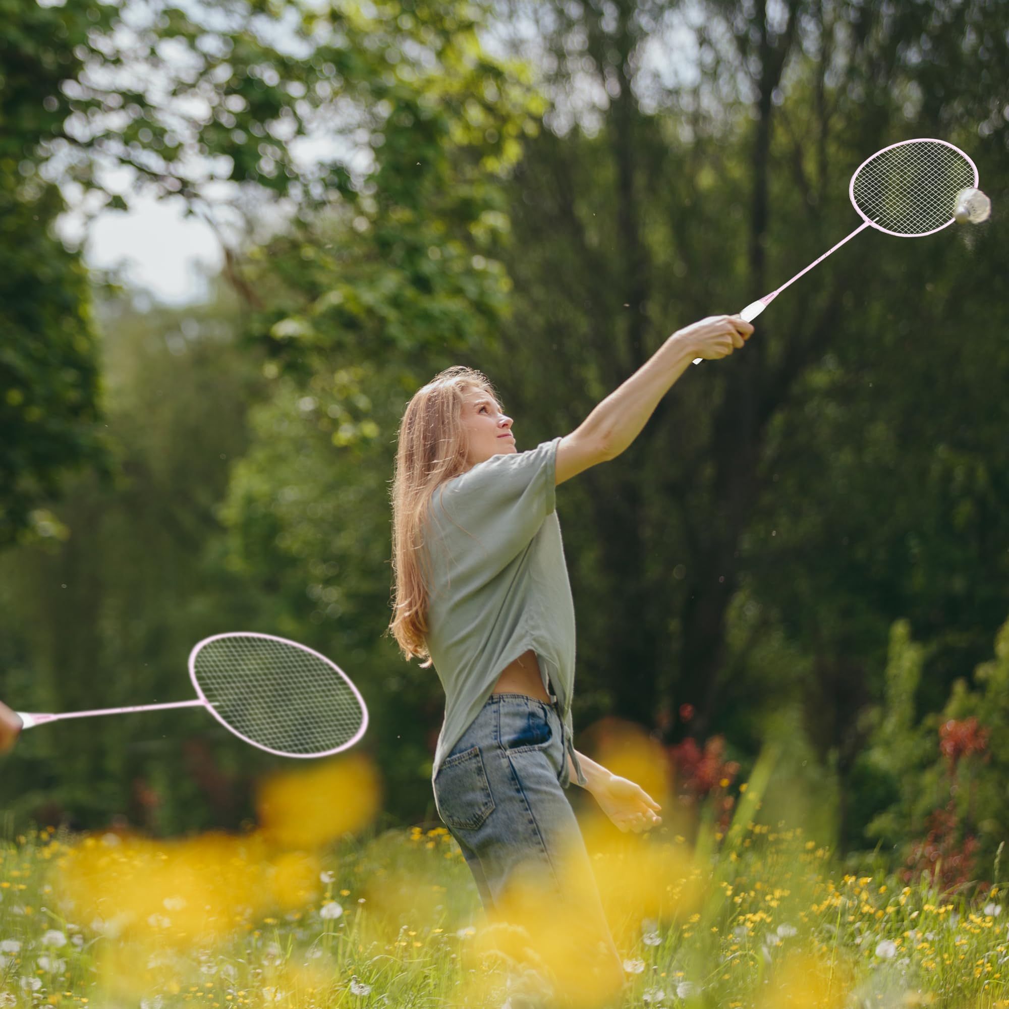 OGEENIER Set racchetta da badminton professionale, leggera, con 2 cinghie di impugnatura e 2 volani e 1 borsa per 2 persone