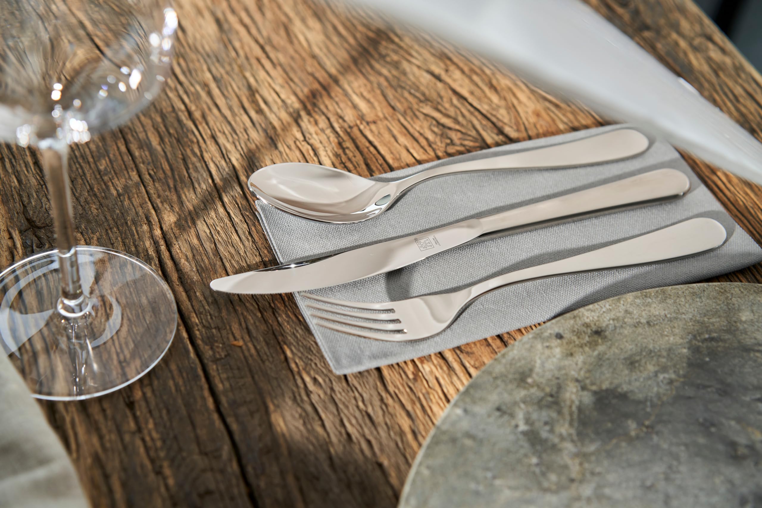 ZWILLING Greenwich Besteck Set, 68-teilig, Für 12 Personen, 18/10 Edelstahl/Hochwertiger Klingenstahl, Mattiert, Silber [plastikfreie Verpackung]