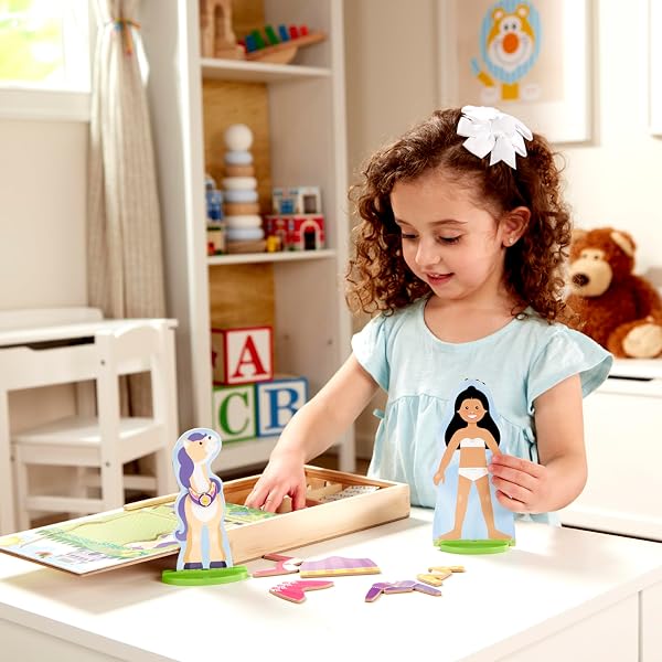 Melissa & Doug - Juego de imitación, de muñecos de madera para vestir con piezas magnéticas - Princesa y caballo (35 piezas) - 2