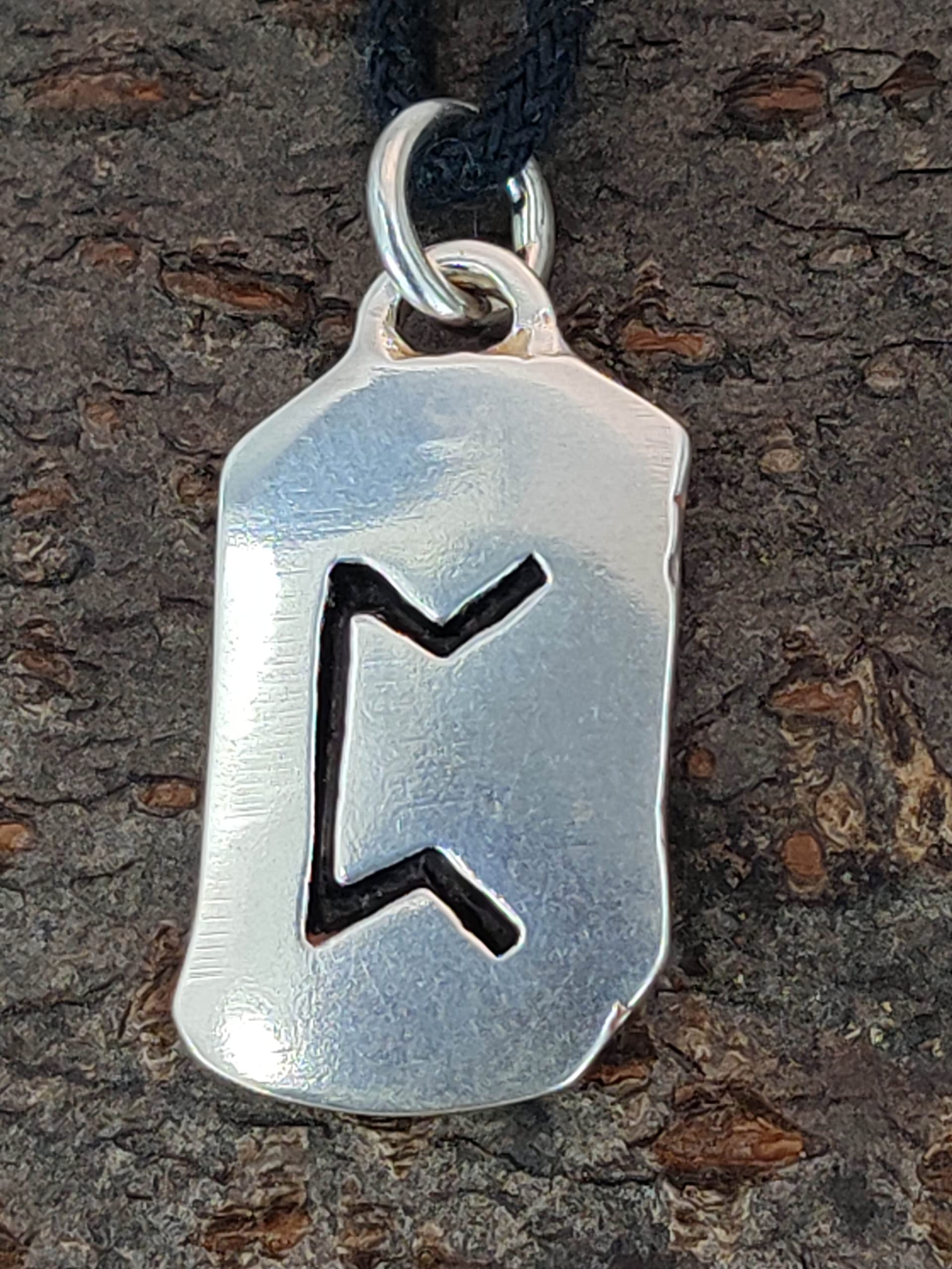 Kiss of Leather Runen Anhänger Perthro aus 925 Sterling Silber mit Baumwollband SI. 298