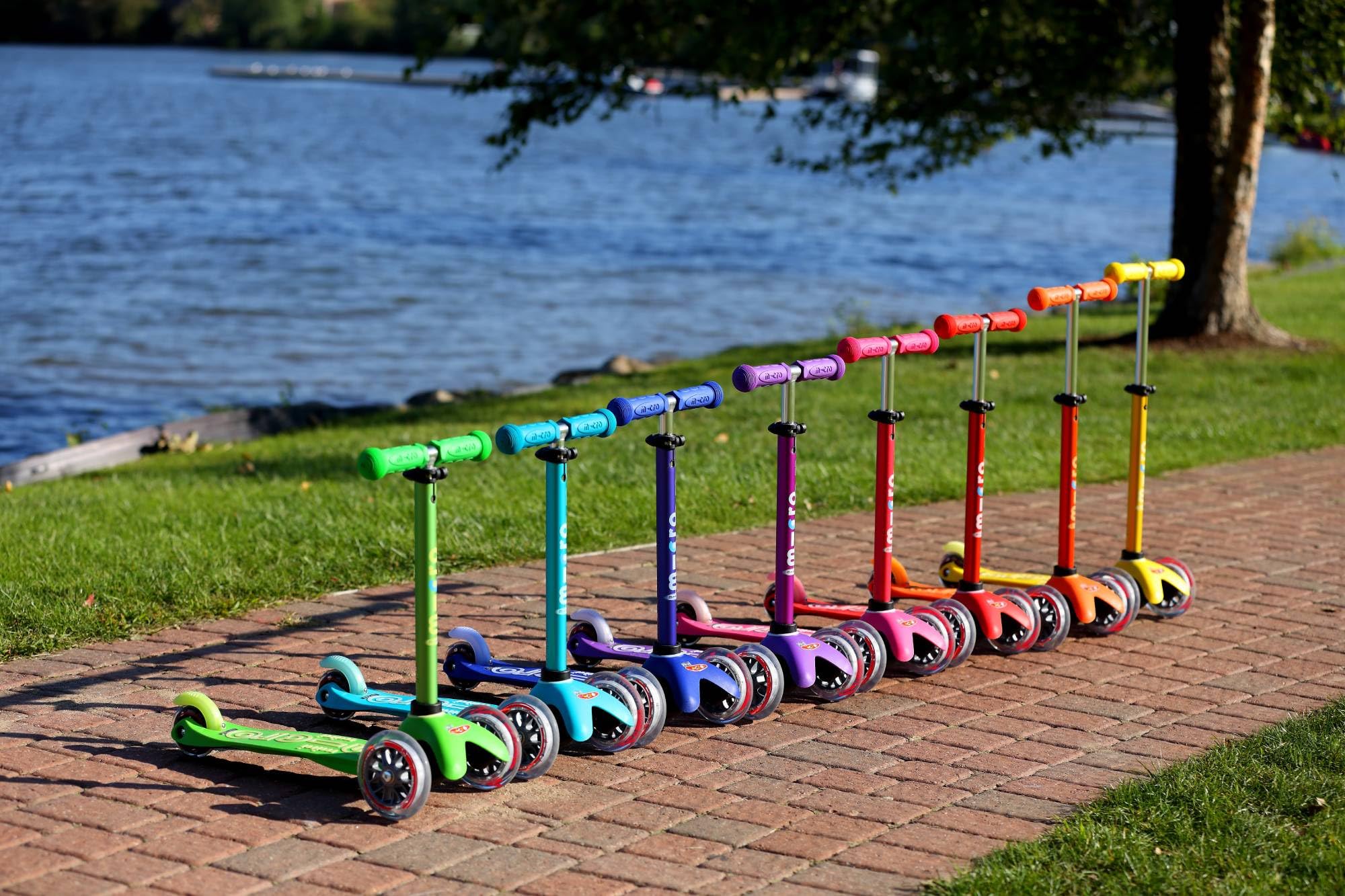 Micro® | Mini Micro Deluxe Patinete 3 Ruedas Niños | El Original | Manillar Regulable en Altura y Desmontable con un Clic | Sistema de dirección “Inclínate y Gira” | Niños y Niñas | 2-5 años