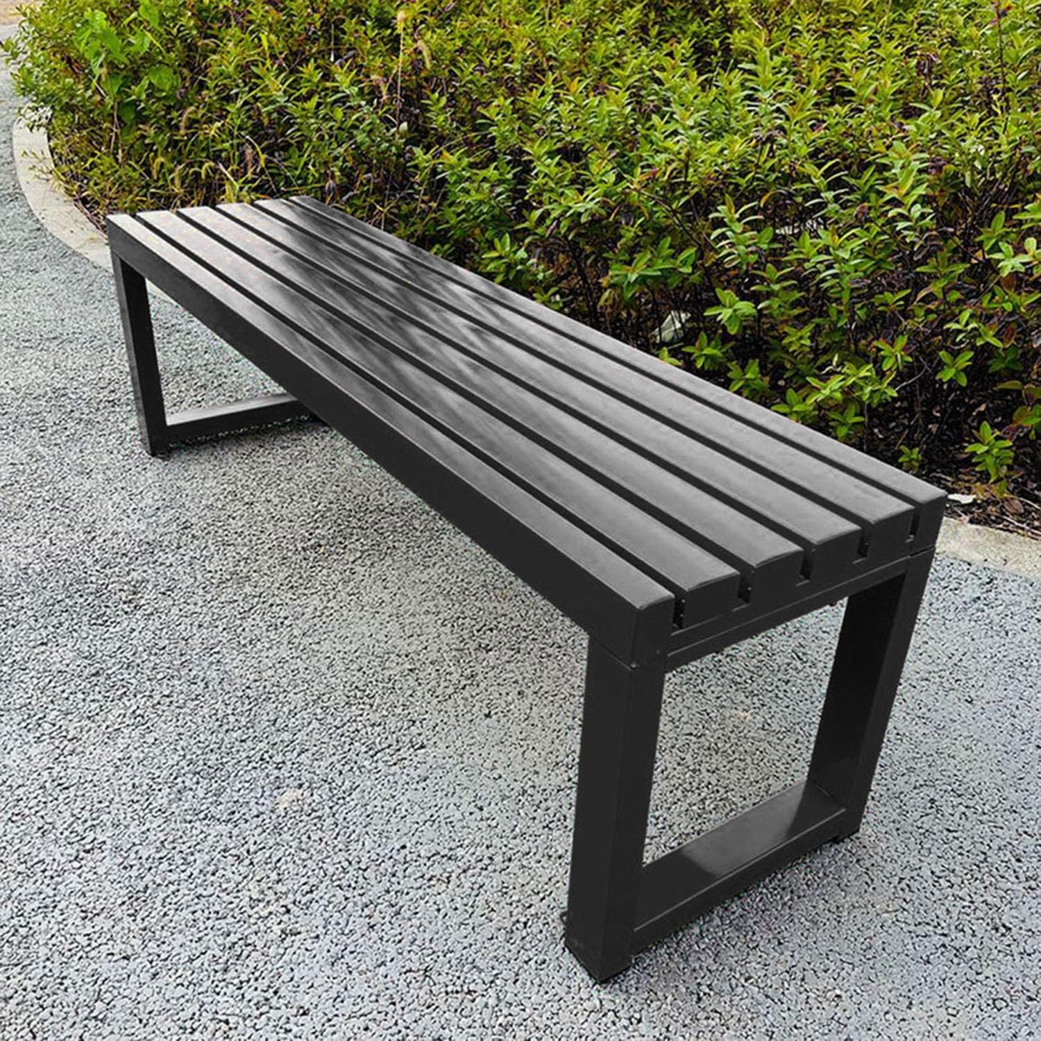 Banc de jardin à lattes de style rustique pour partager un moment au soleil