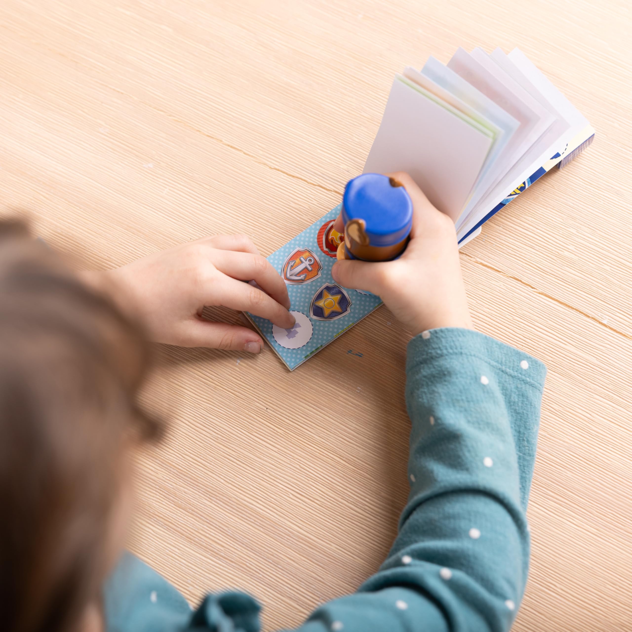 Melissa & Doug Naklejka Wow! Mini podkładka do aktywności i ponad 200 naklejek uzupełniających do stempli sztuki i rzemiosła Fidget Toy Collectibles – naklejki PAW Patrol – certyfikat FSC