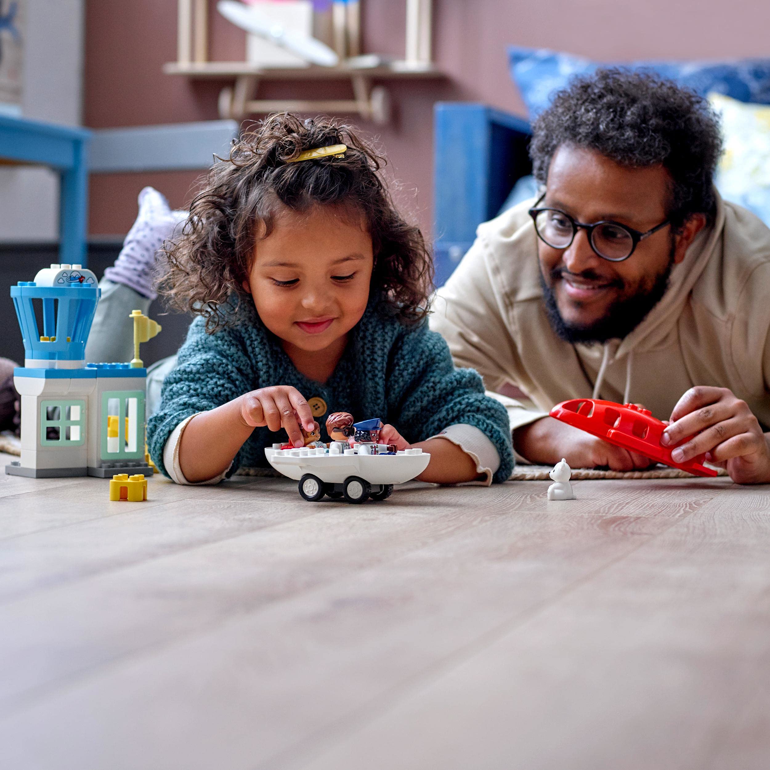 LEGO 10961 Duplo Town Avión y Aeropuerto, Juguete de Construcción para Niños y Bebés +2 Años y Más con Mini Figuras