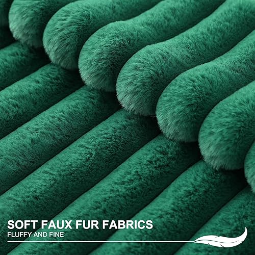 Miniatura 2 de Juego de 2 fundas de almohada de felpa de piel sintética de 20 x 20 pulgadas, fundas de almohada decorativas de Navidad suaves y esponjosas a rayas