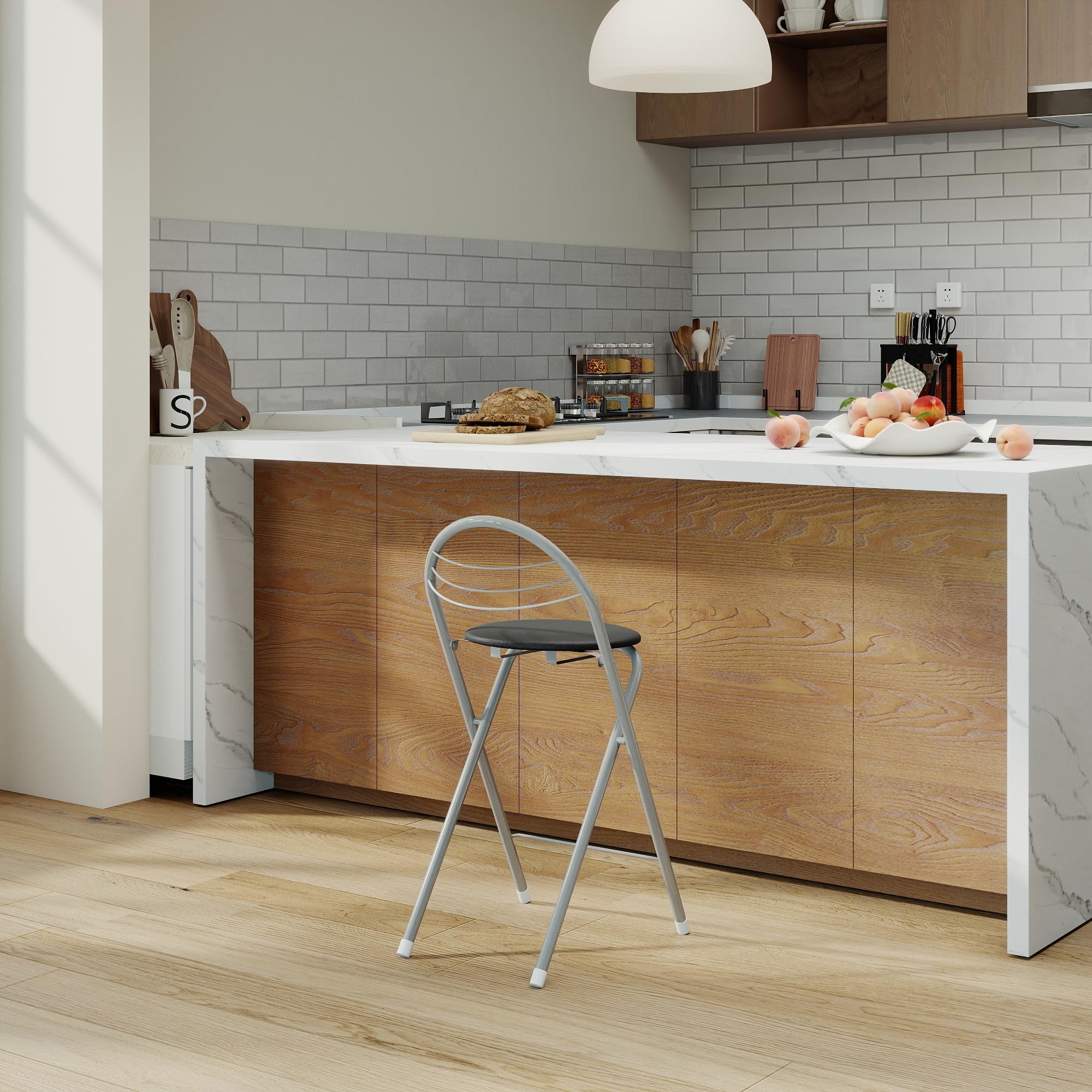 Tabouret Bar Pliant avec Rembourrage, Chaise Cuisine avec Dossier, Hauteur Assise 61 cm, Aucun Assemblage requis, Tabouret Pliant Portable, pour Cuisine, Salon, Salle à Manger, Noir et Argent