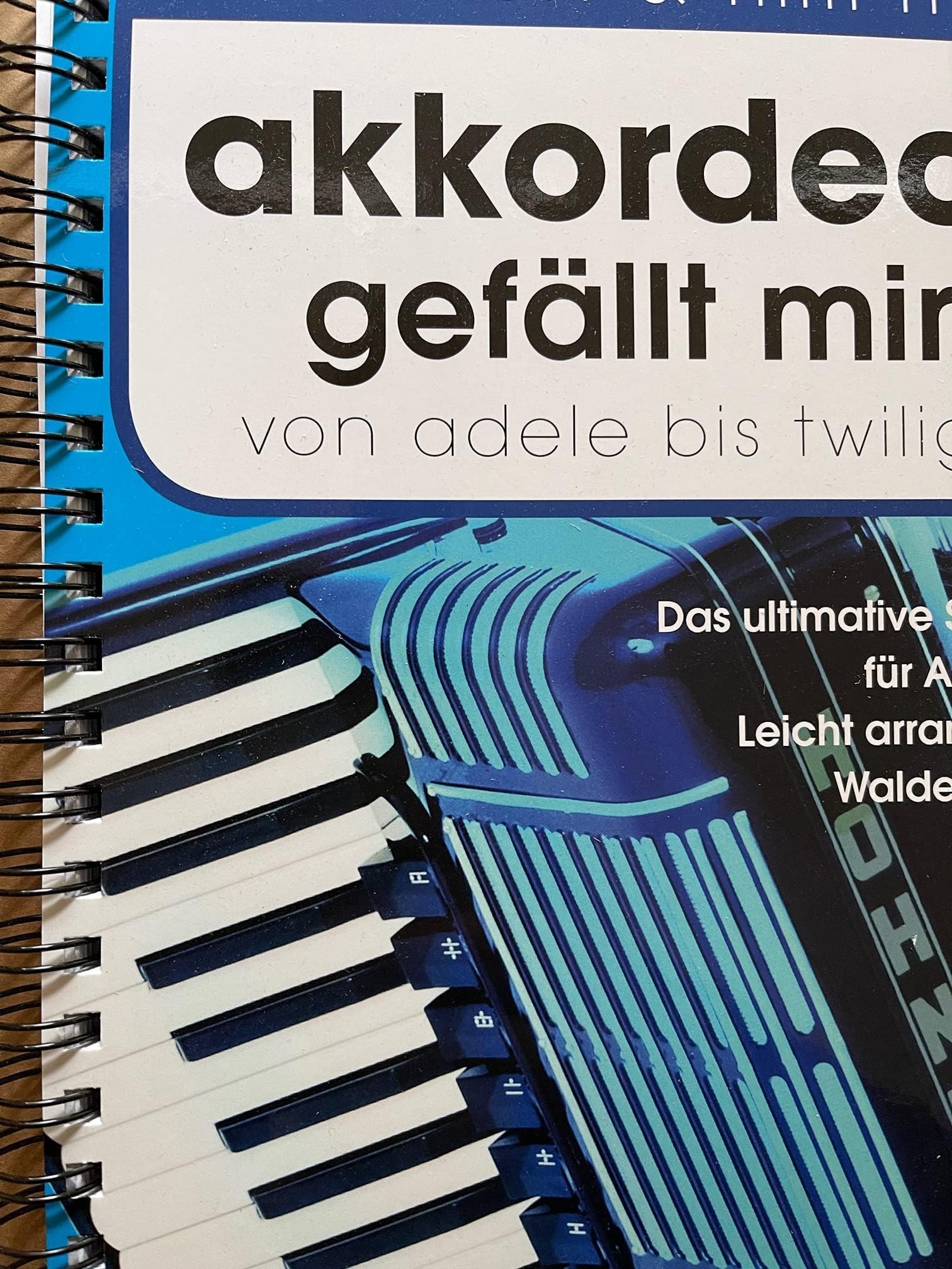 Akkordeon gefällt mir Band 1 - das ultimative Spielbuch für Akkordeon von ADELE bis TWILIGHT - 50 Hits leicht arrangiert - Ausgabe in Ringbindung (Noten)