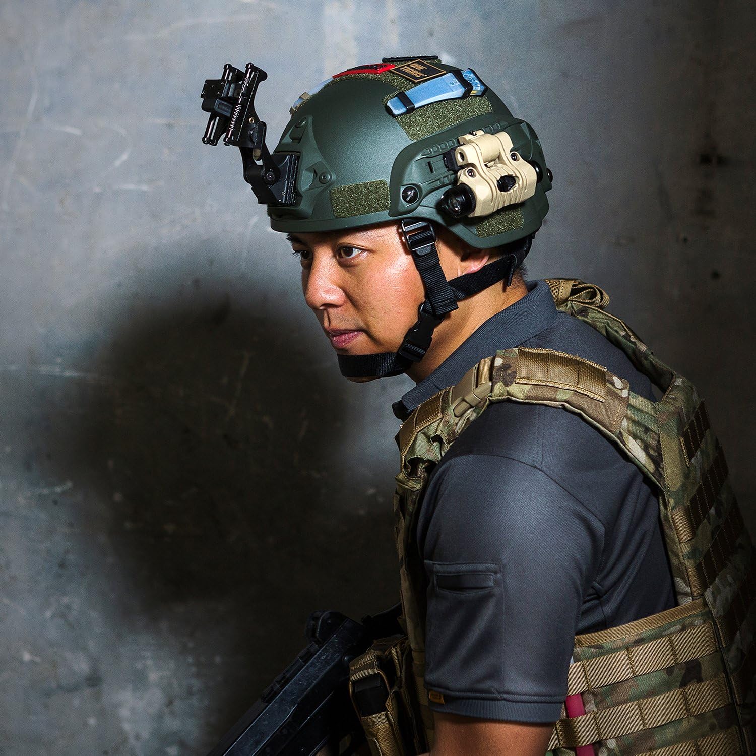 Amazon Co Jp Onetigris サバゲー用ヘルメット 米軍風レプリカ ヘルメット Mich 00 Nvgマウントレール付き Abs製 かっこいい サバゲー装備 保護用 プロテクター ブラウン ホビー