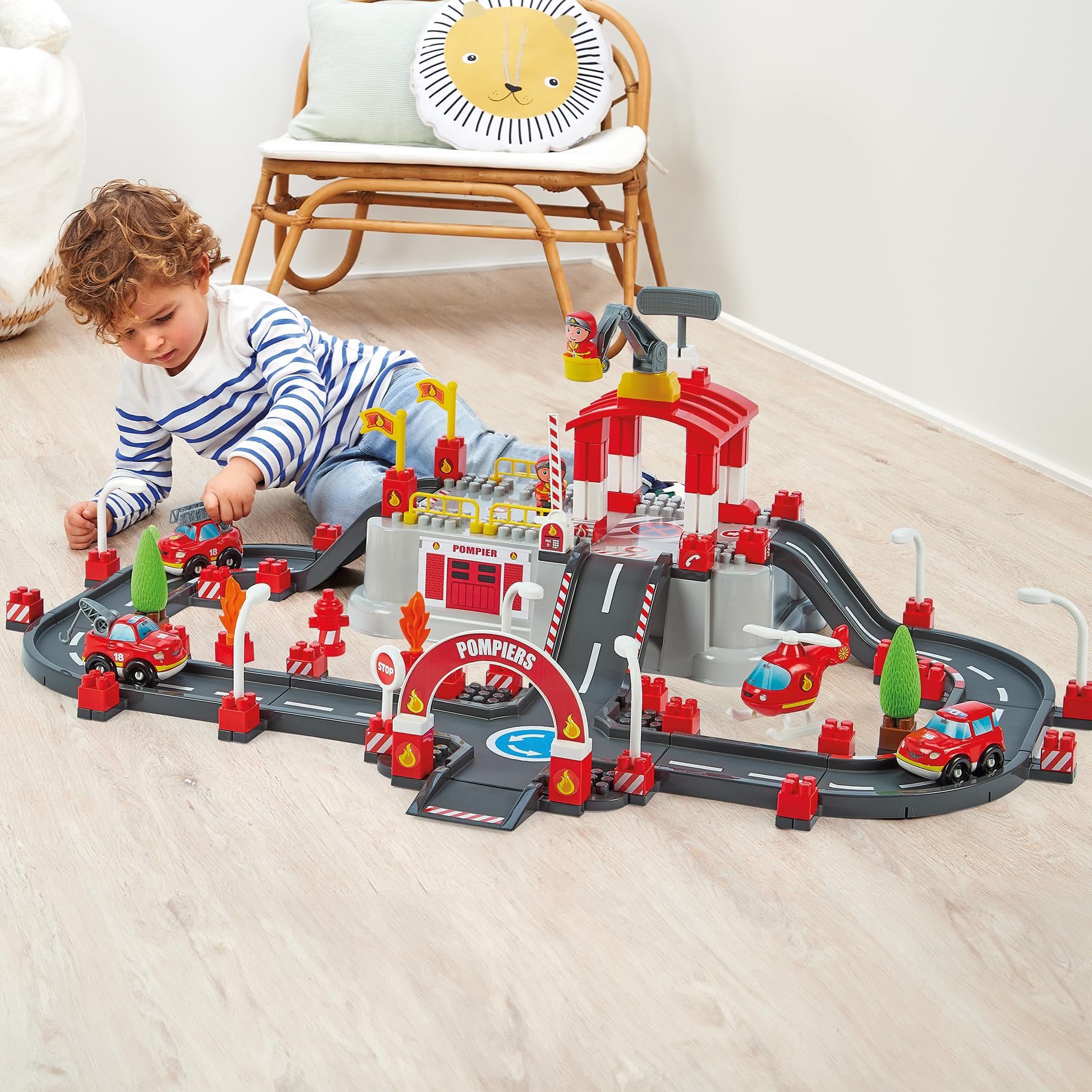 Ecoiffier Spielzeug - 1349 - Feuerwehr-Circuit im Eimer - Abrick - Konstruktionsspielzeug für Kinder - Ab 12 Monaten - Herkunft Frankreich garantiert