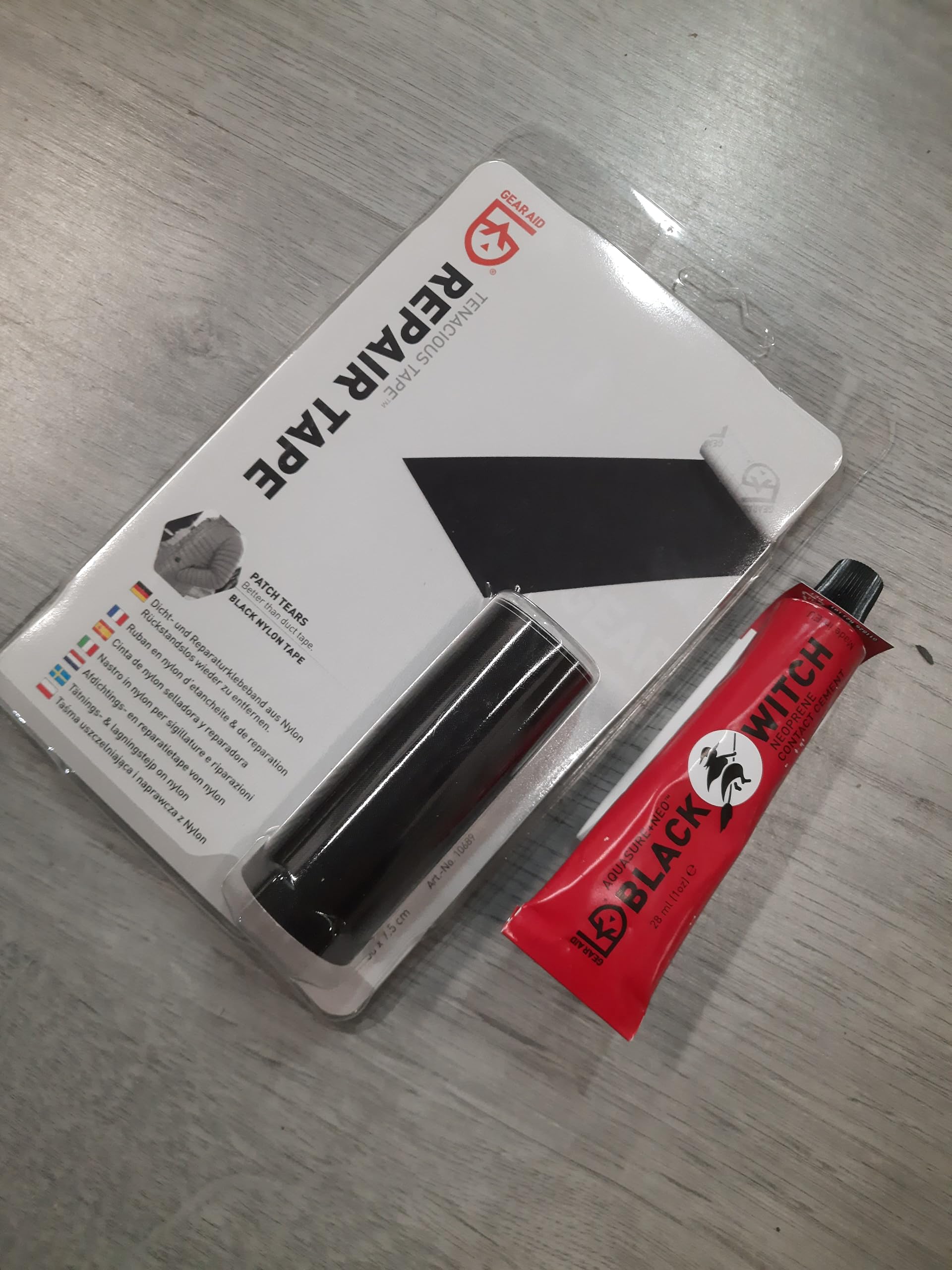 Gear Aid [Kit Super Réparation Imperméable Noir] Black Witch Adhésif Couleur Noir Tube 28 g + Ruban Réparateur Noir Tenacious 50 x 7,5 cm | Néoprène, tentes, gonflables...