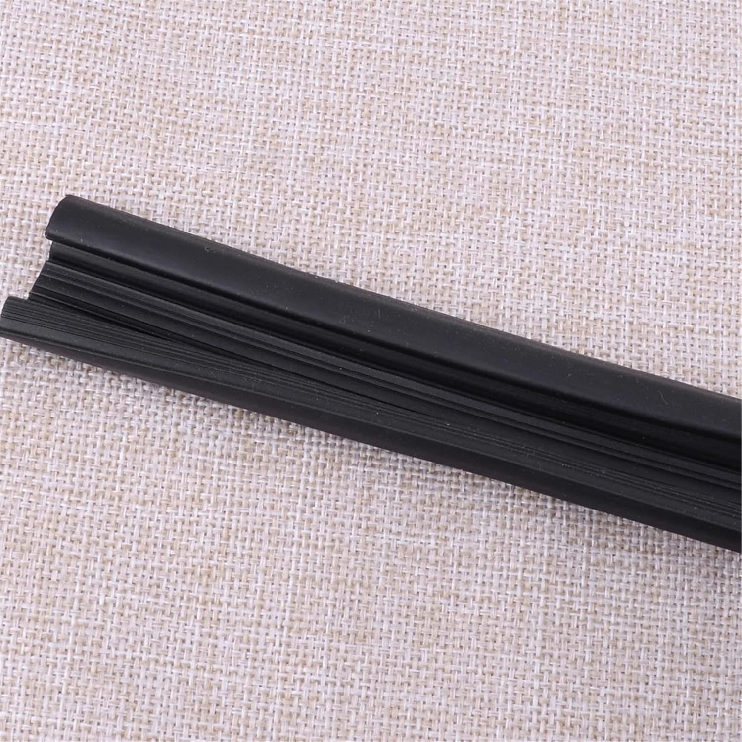 Car Front Right Door Glass Sealing Strip Fit For ZZE122 ZRE120 2013 2012 2011 2010 2009 2008 2007 2006 2005 2004