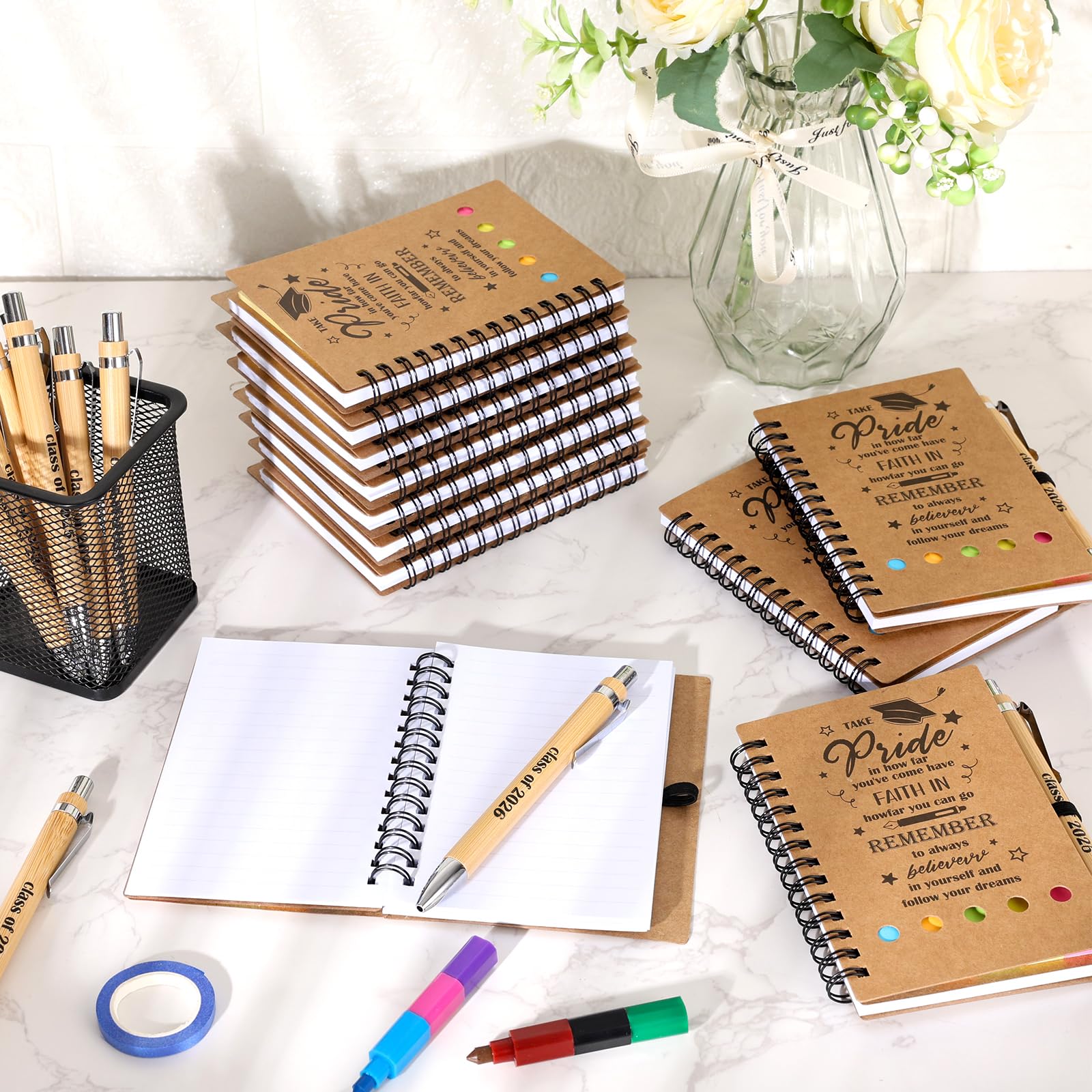 EYNDYN Set di 24 quaderni motivazionali per laurea, con penne, mini quaderni per laureati, penna a sfera, idea regalo per studenti universitari, insegnanti, bomboniere scolastiche