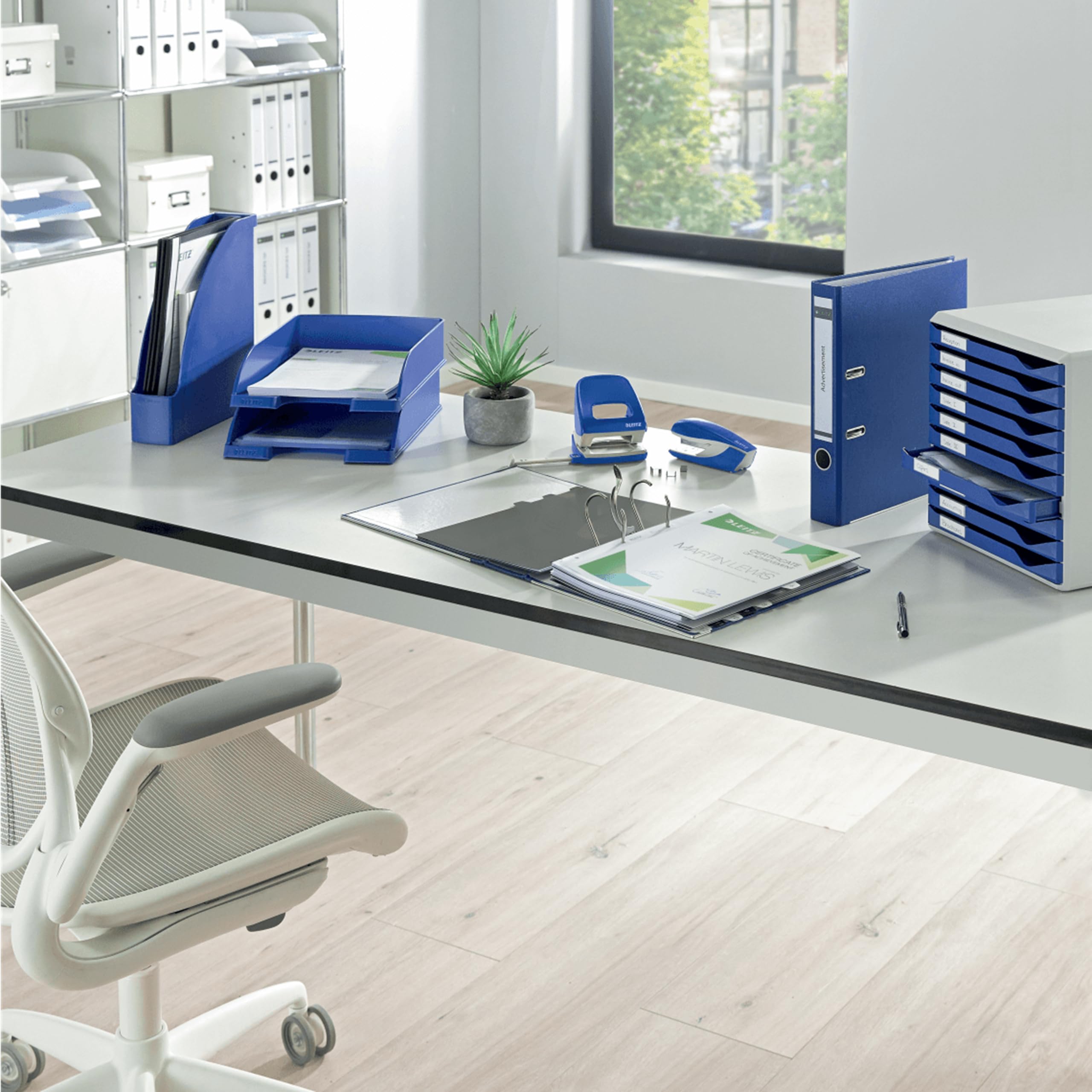Leitz - 10 Raccoglitori a leva A4 per ufficio, Registratore con meccanismo a leva apertura a 180°, Portaetichette sostituibile, Capacità 600 fogli A4, 10101035, Blu
