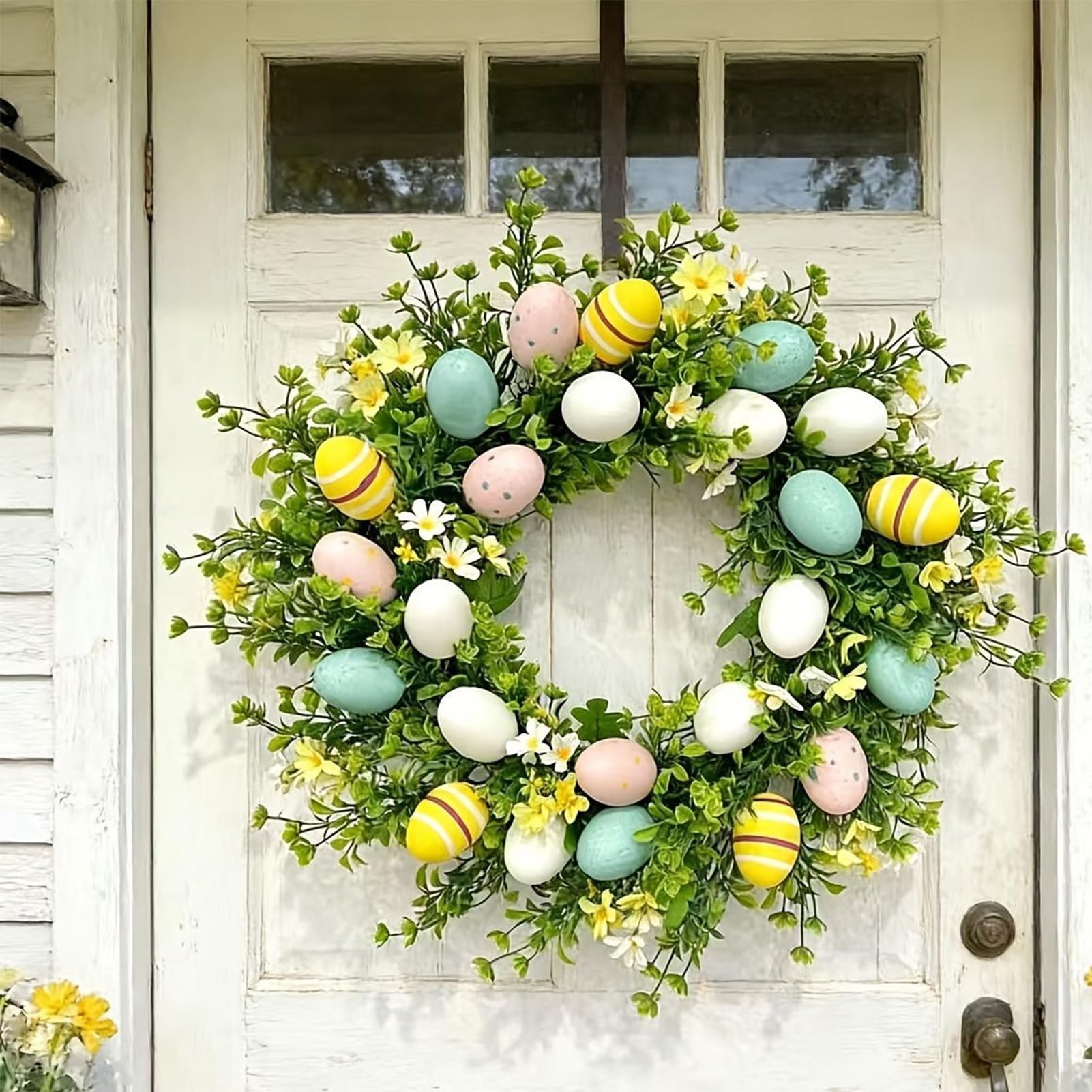 Corona di Pasqua Ornamenti Di Uova Finte E Piante Verdi