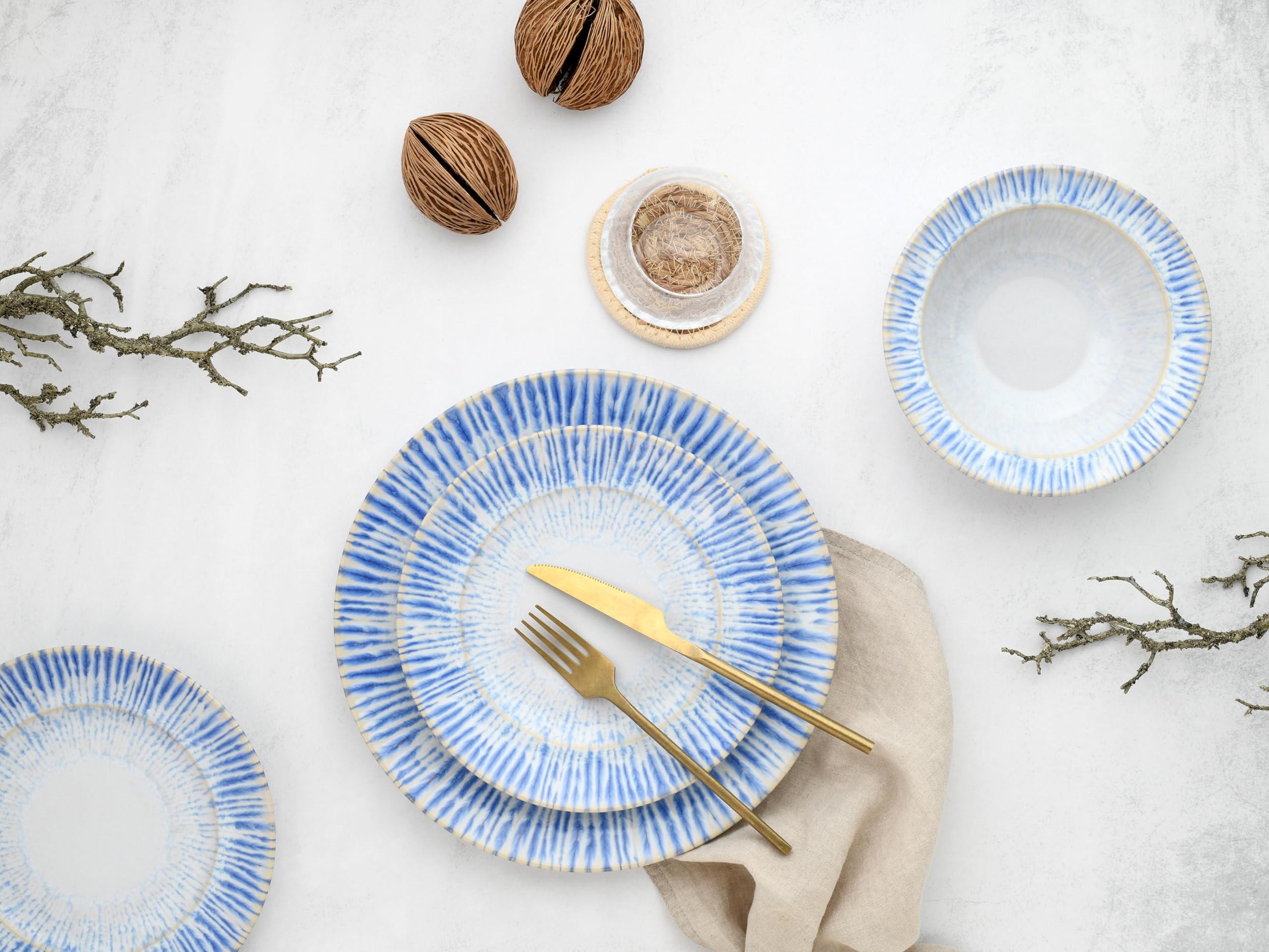 Creatable, 23717, Serie Rondo Summertime, 12-teiliges Geschirrset für 4 Personen, Teller Set aus Steinzeug, spülmaschinen- und mikrowellengeeignet, Made in Portugal
