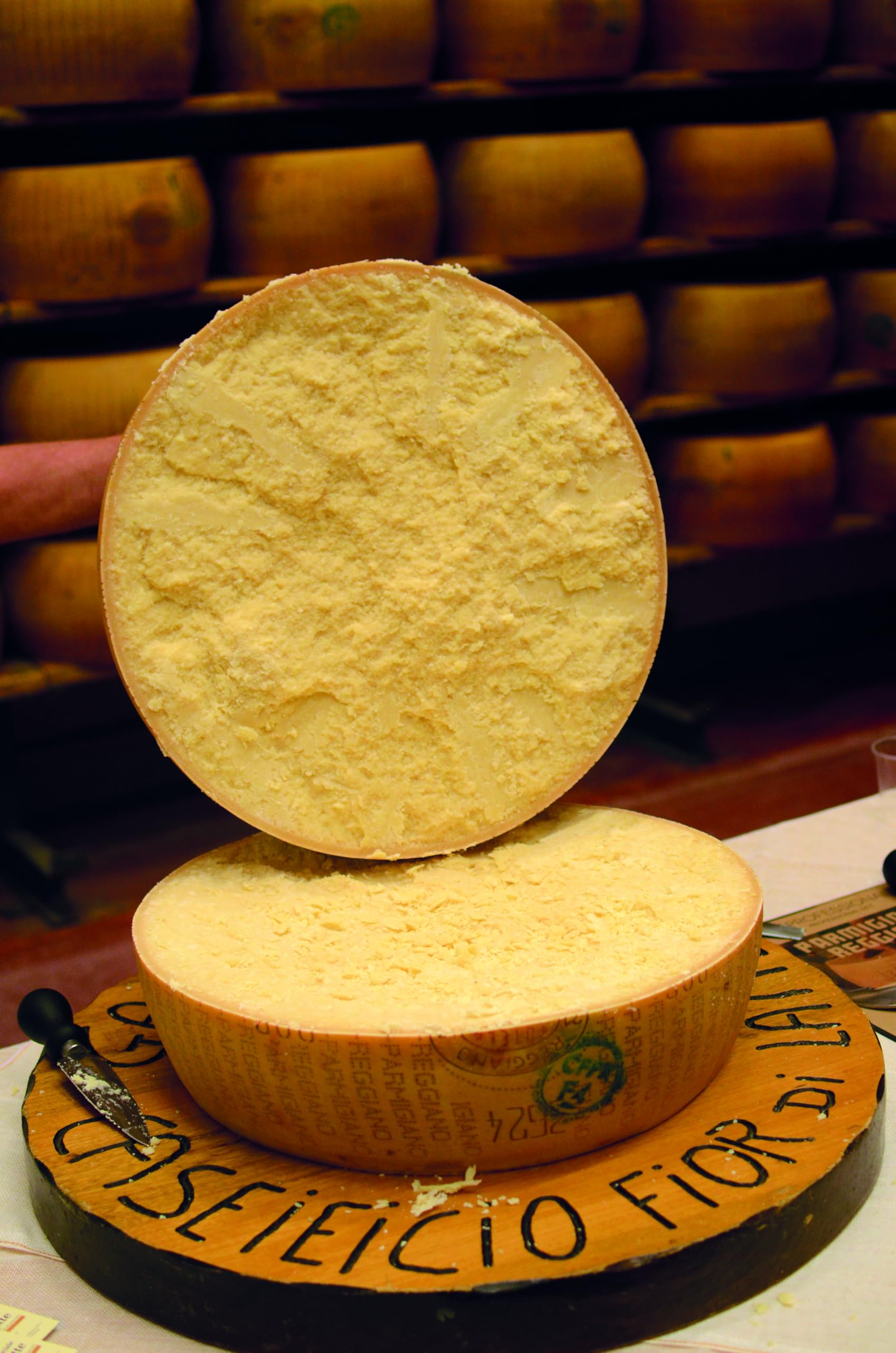 Parmigiano Reggiano DOP 24 Mesi 1 Kg – Punta Singola – Formaggio Sottovuoto – Qualità e Tradizione Italiana - Caseificio Fior di Latte