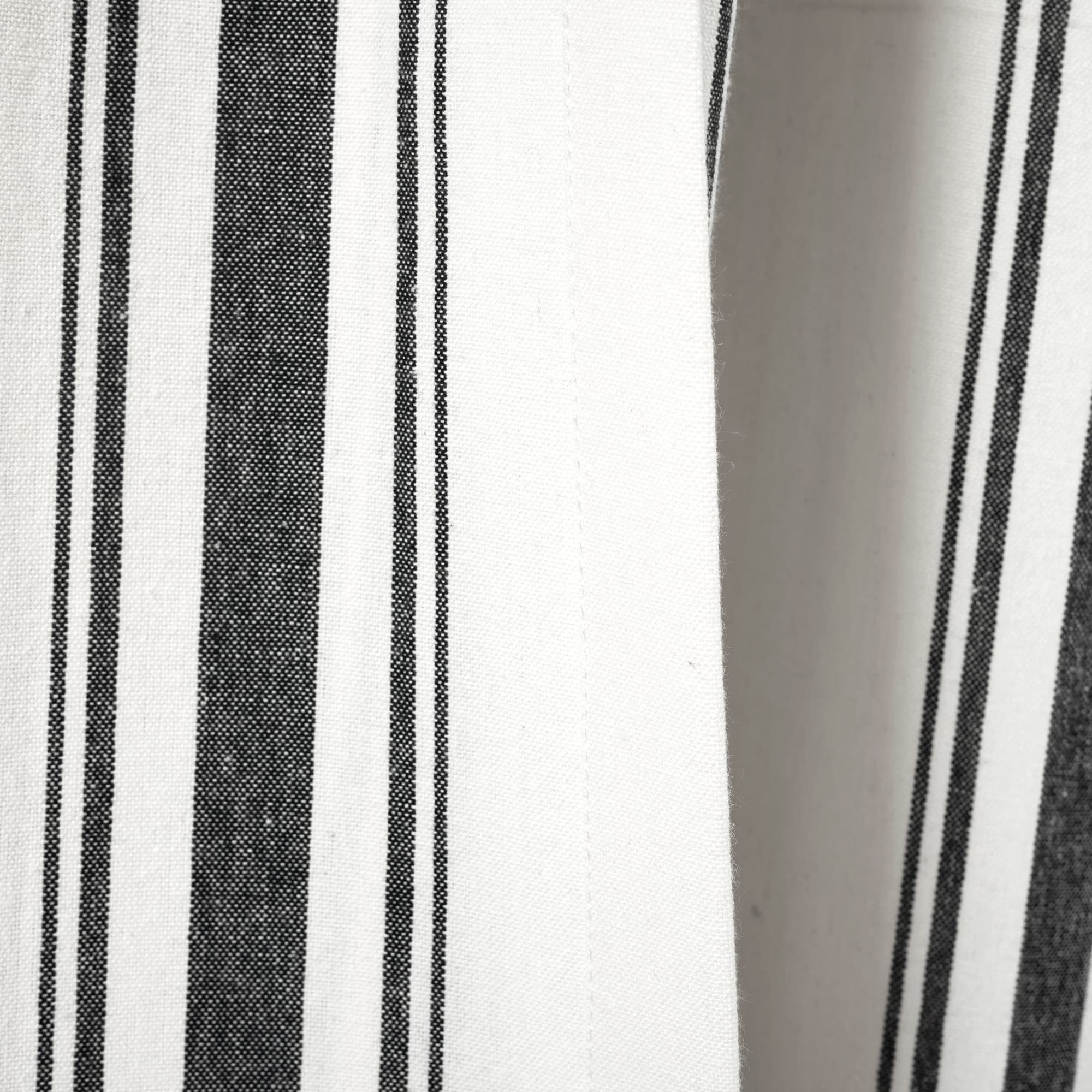 Lush Decor Paire de Rideaux de fenêtre en Coton Teint à Rayures de Style Ferme, 106,7 cm de Large x 213,4 cm de Long, Noir – Charme Rustique Classique et Moderne – Tissu en Coton respectueux de