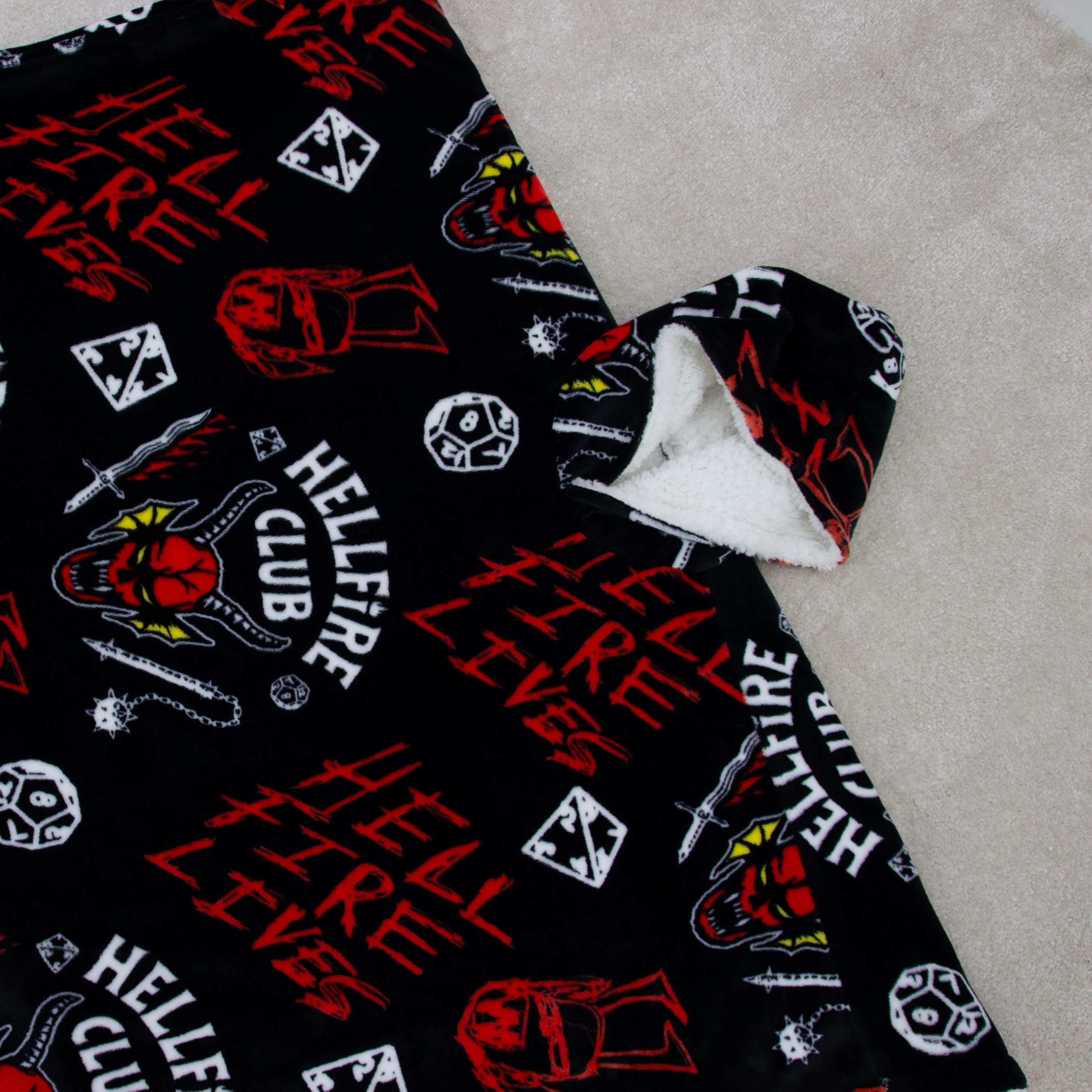 Stranger Things Poncho de forro polar con capucha oficial | Forro polar con capucha súper suave y cálido, diseño demagorgon | perfecto para el hogar, dormitorio, fiestas de pijamas y camping |