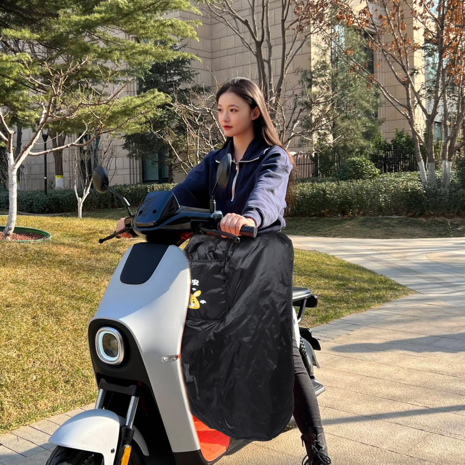 Hemobllo Copertura Gambe e Design Minimalista Nero Lunghezza Regolabile in Cotone Peluche Protezione Termica Antivento per Scooter Elettrico per Uso Urbano