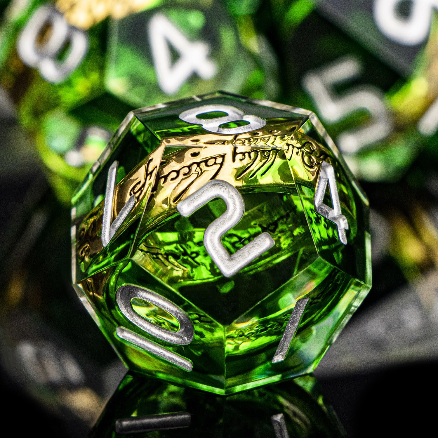 Juego de dados DND con anillo dorado mágico con estuche, resina verde con borde afilado D y D para usar con D&D Tabletop Games Lord hecho a mano con dados poliédricos D20 D12 D10 D8 D6 D4