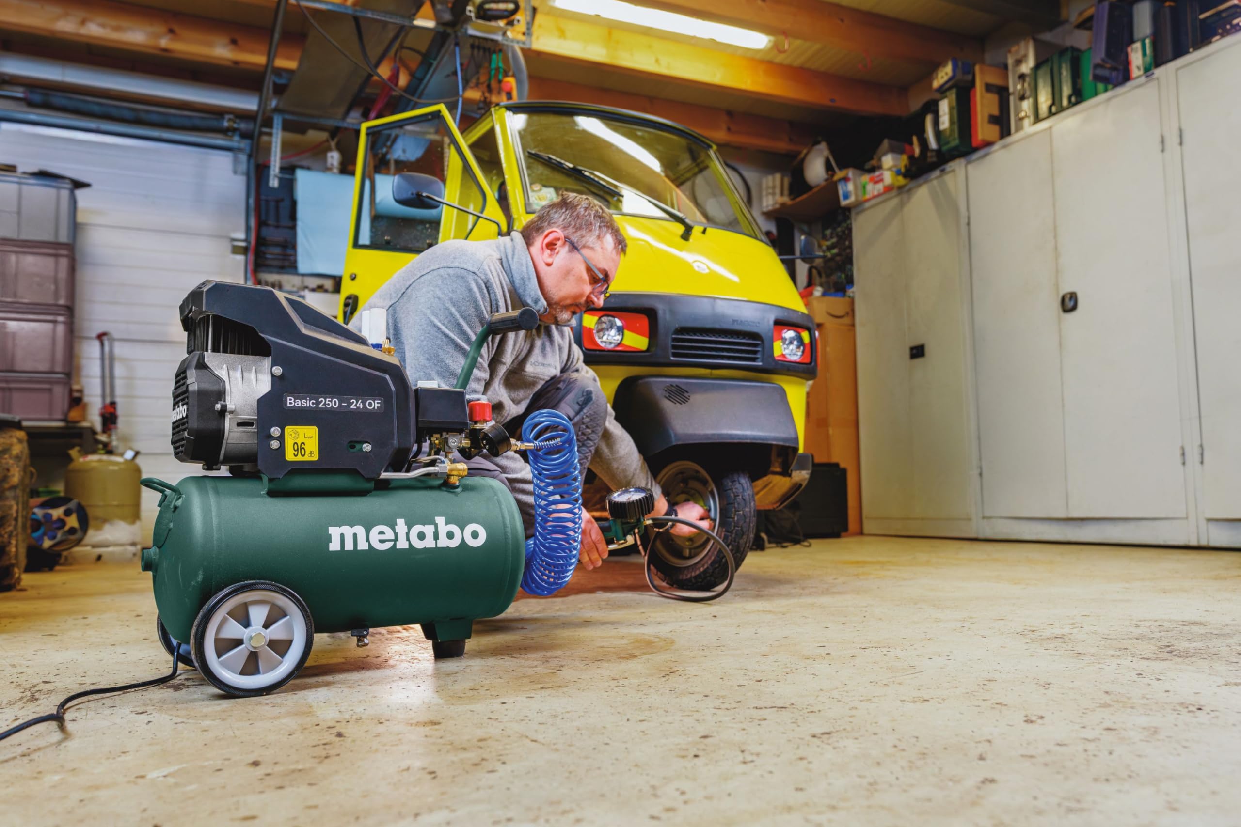 metabo RF 80 G Druckluft-Reifenfüllmessgerät, 0,5-12 bar, Geeicht, 100 cm | Großes 80 mm Manometer mit Gummischutz, Inkl. Momentstecker, Stecknippel, Composite-Gehäuse, Profi Druckluftzubehör Set