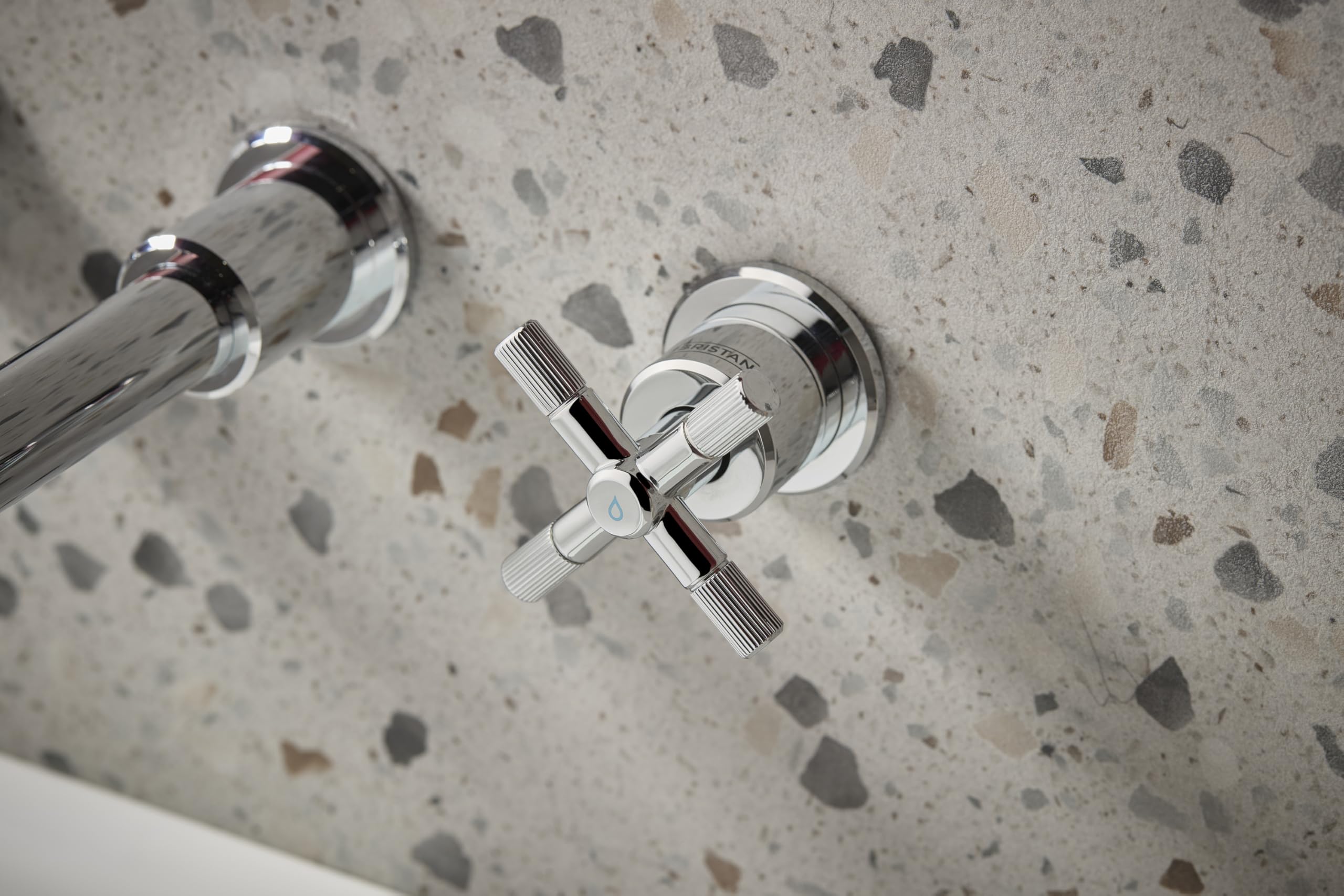Bristan Cruzar - Grifo mezclador para lavabo con 3 orificios para montaje en pared, con función de ahorro de agua, acabado cromado