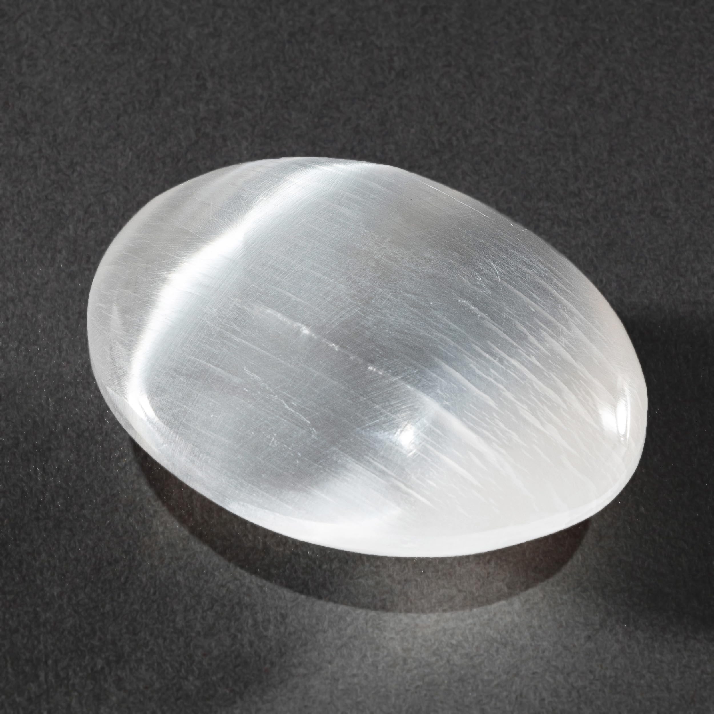 NKlaus Natural Selenite Worry Stone 6.5 x 5 cm Palm Energy Stone Meditation Decoration 15594, 1 Items, 6,5x5cm - Image 2