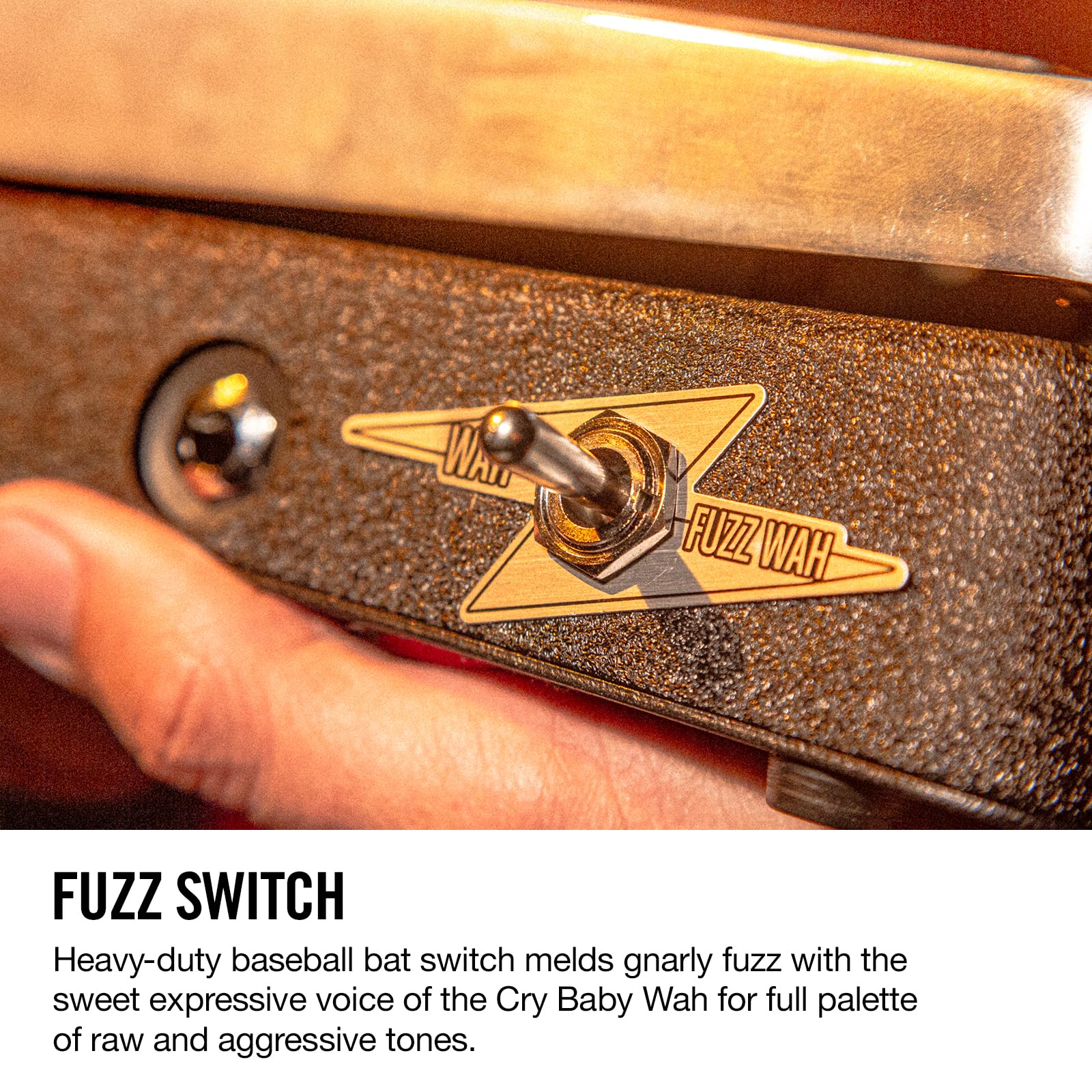 DUNLOP - DD95FW CRY BABY DAREDEVIL FUZZ WAH, Pedale Wah Dunlop, Range Completo di Sonorità, Robusto Switch Attiva e Disattiva il Fuzz, True Bypass,Base con Finitura Vintage,Componenti "thru-hole