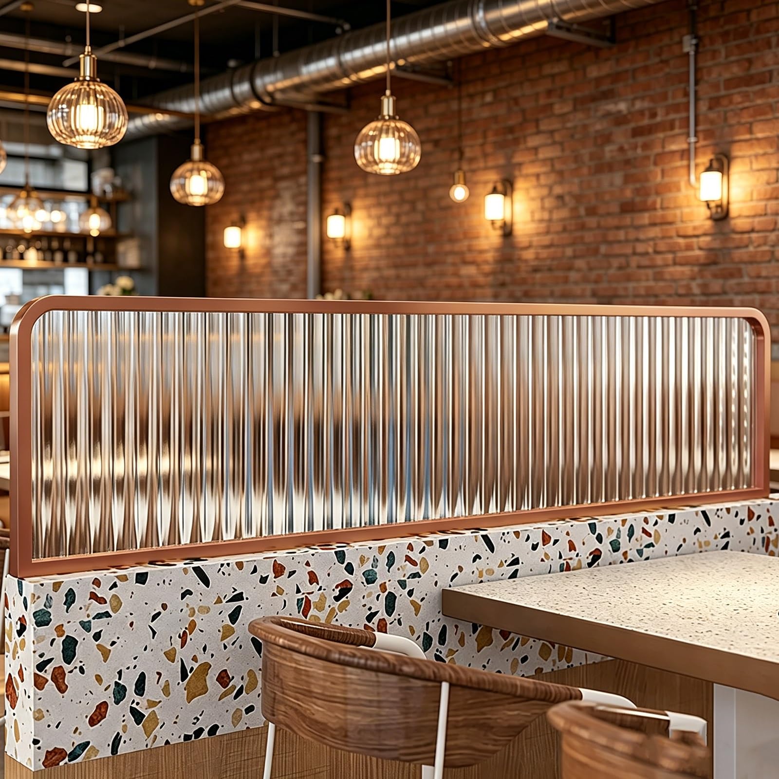 Séparateur pour restaurant et bar en verre rayé pour créer un coin salon intimiste