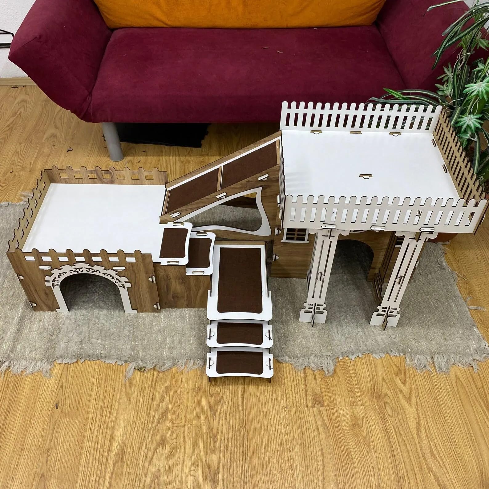Triplex Kaninchenhaus mit Terrasse – 3-stöckiges Holzhaus mit Brücken & Rampen für bis zu 4 Kaninchen – Inkl. Kissen – Großes Spielhaus für Innenbereich (Eiche-Weiß, N)