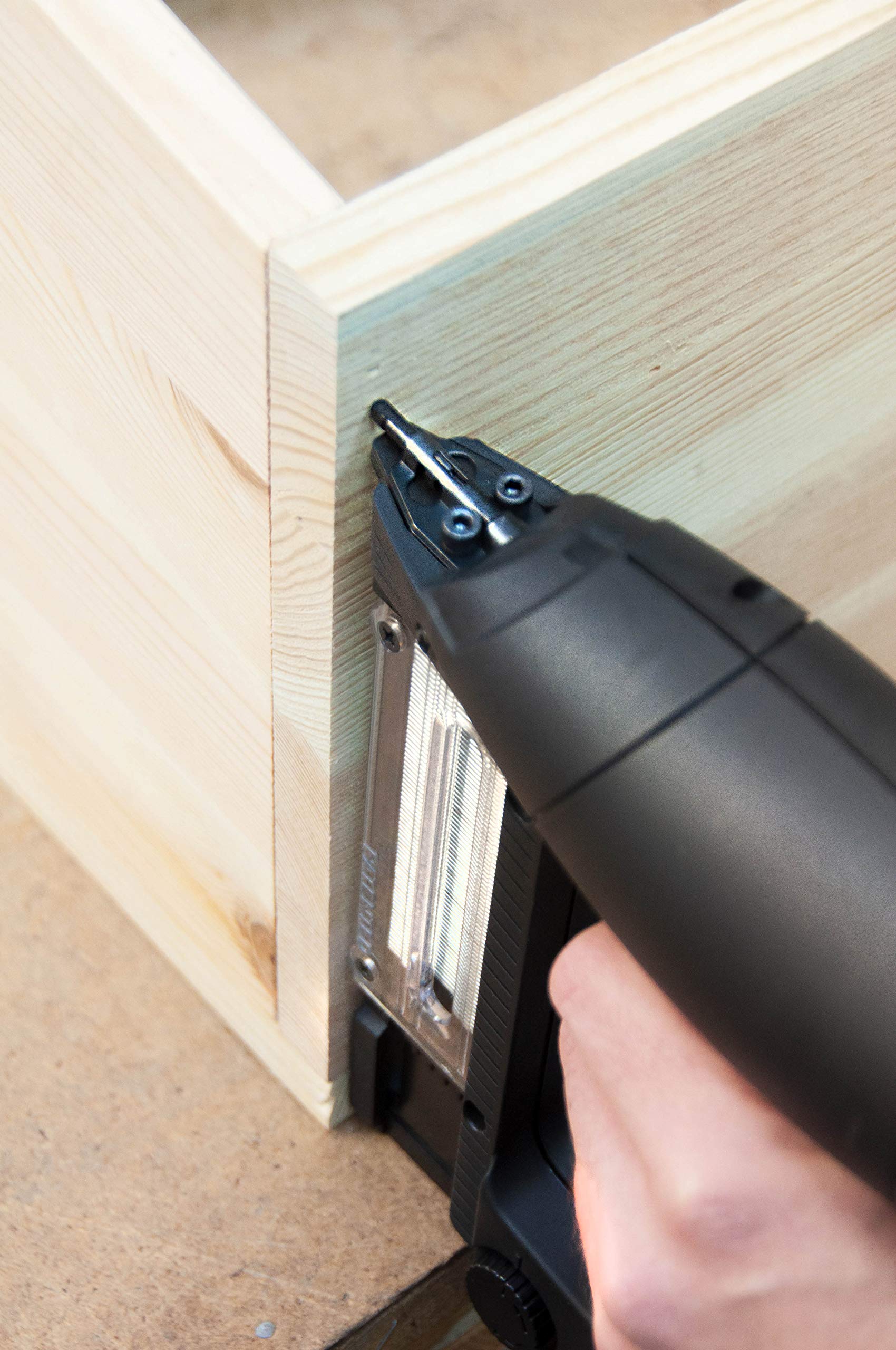 REGUR EB 32 - Grapadora eléctrica para madera, listones, listones, paredes traseras, etc.