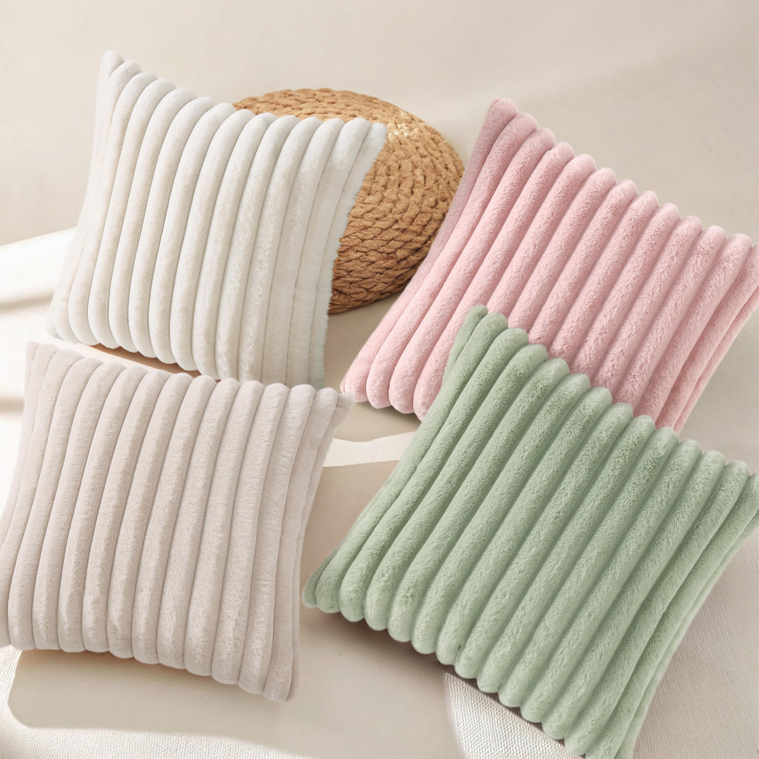 decorUhome Set di 4 federe per cuscini in finta pelliccia, 45 x 45 cm, decorative, moderne e morbide federe in peluche a righe con retro in velluto, per divano, letto, soggiorno, bianco/rosa