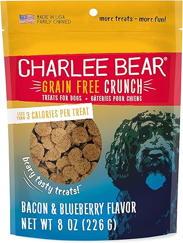 Charlee Bear Crunch Golosinas para Perros Sin Granos, Tocino y Arándanos, Bolsa Resellable de 8 Onzas, Golosinas de Entrenamiento Bajas en Calorías