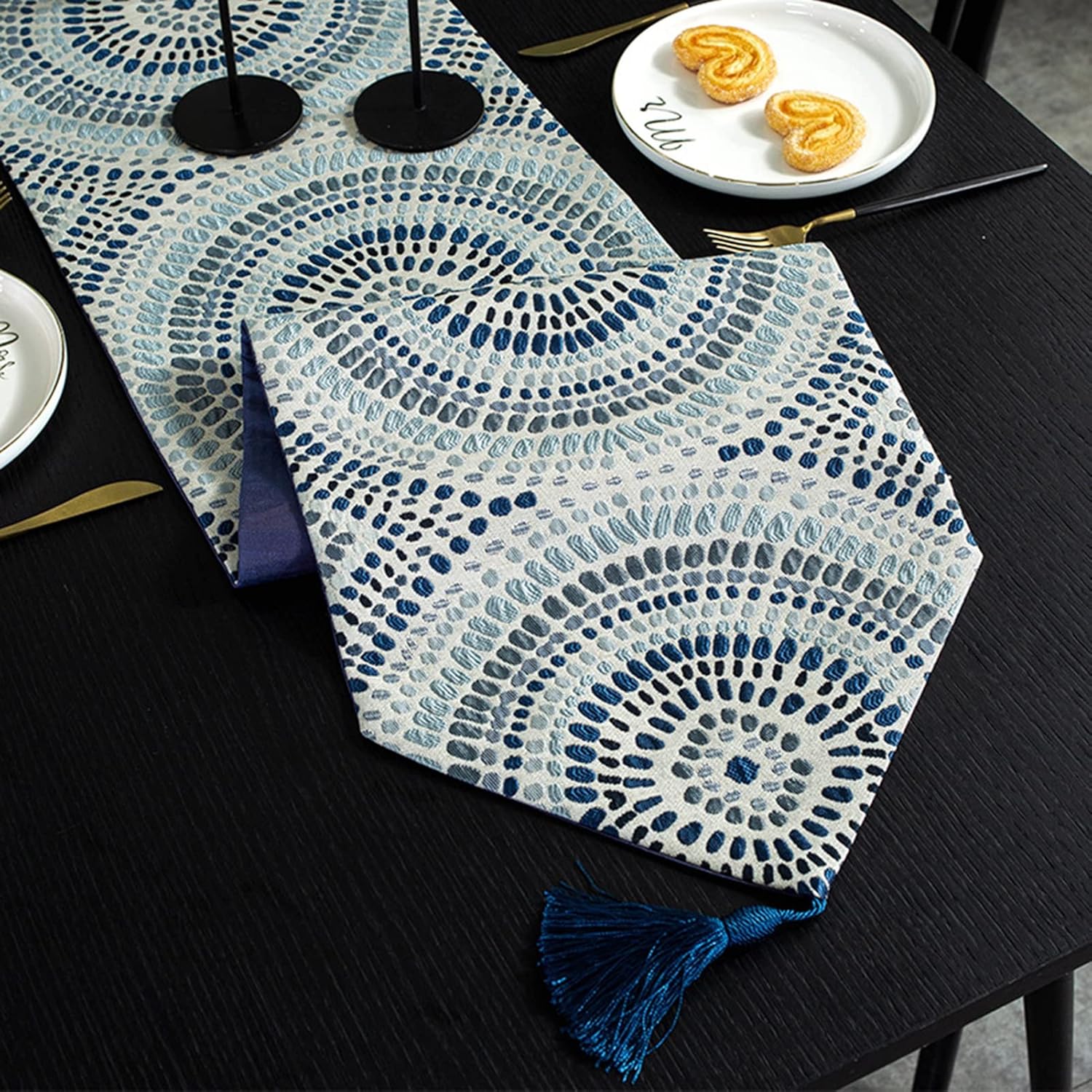 ZHIQISHI Table mat,Chic Polka Dot Table Runner, Heat