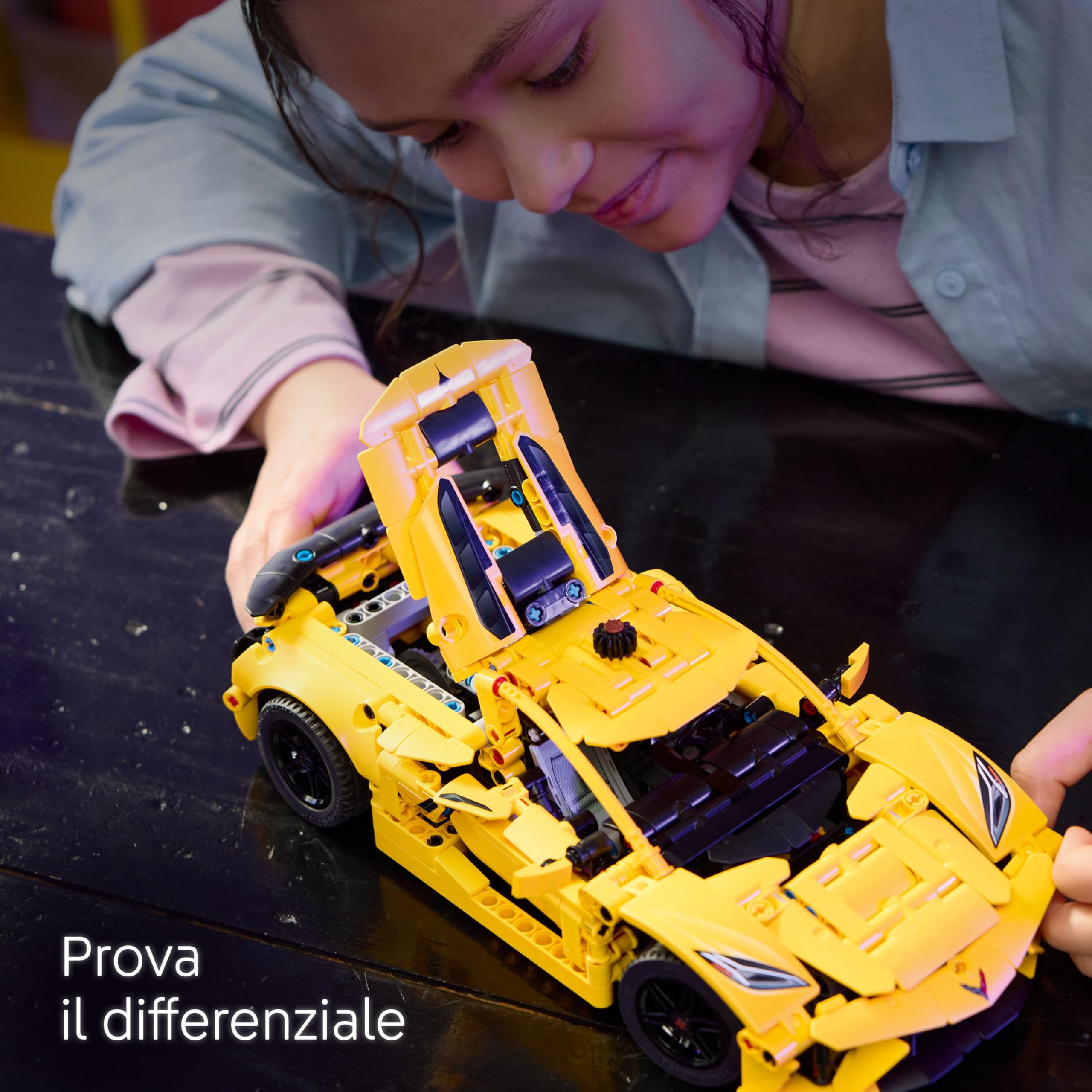 LEGO Technic Chevrolet Corvette Stingray - Modello di Auto da Corsa da Costruire, Giochi per Bambini e Bambine da 9 Anni in su Fan delle Macchine Giocattolo e dei Veicoli Sportivi con Funzioni 42205