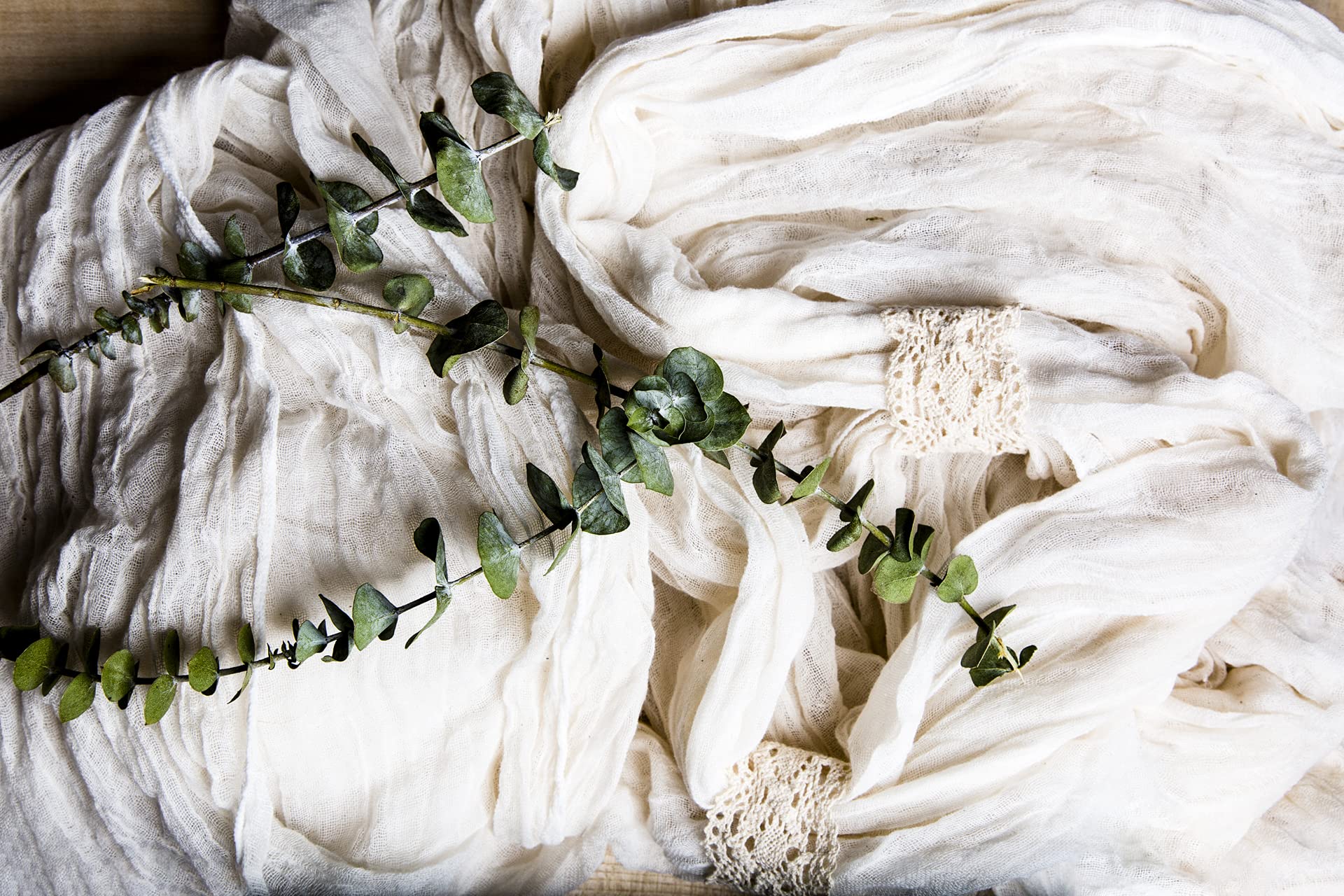 MARA Natural Coloured Cheesecloth Table Runner, 3 x 15 Ft (Set of 5) Including 10 Cotton Rings - Pre-Wrinkled Rustic Boho Vintage Decor Design - Perfect for Weddings, Parties, Bridal/ Baby Shower