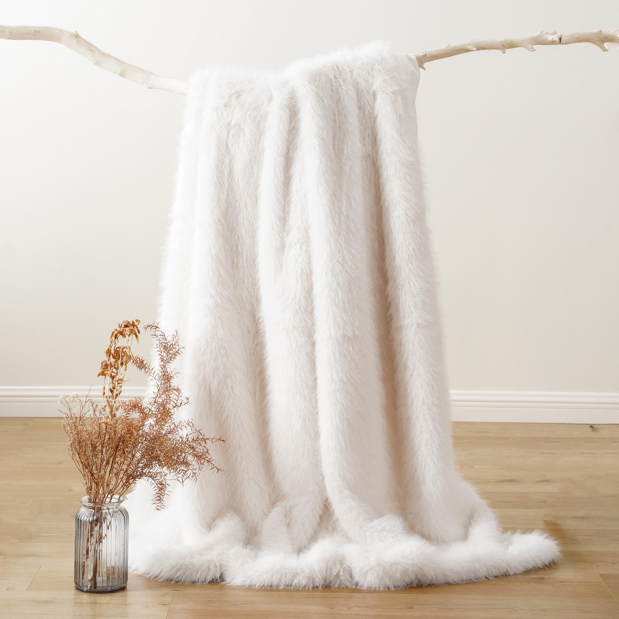Luxury White Faux Fur Throw Blanket 125x150cm, Soft Cozy Warm Fluffy Fur Blanket for Bed, Plush Fuzzy Thick White Fur Throws for Sofa Couch Living Room Home Decor