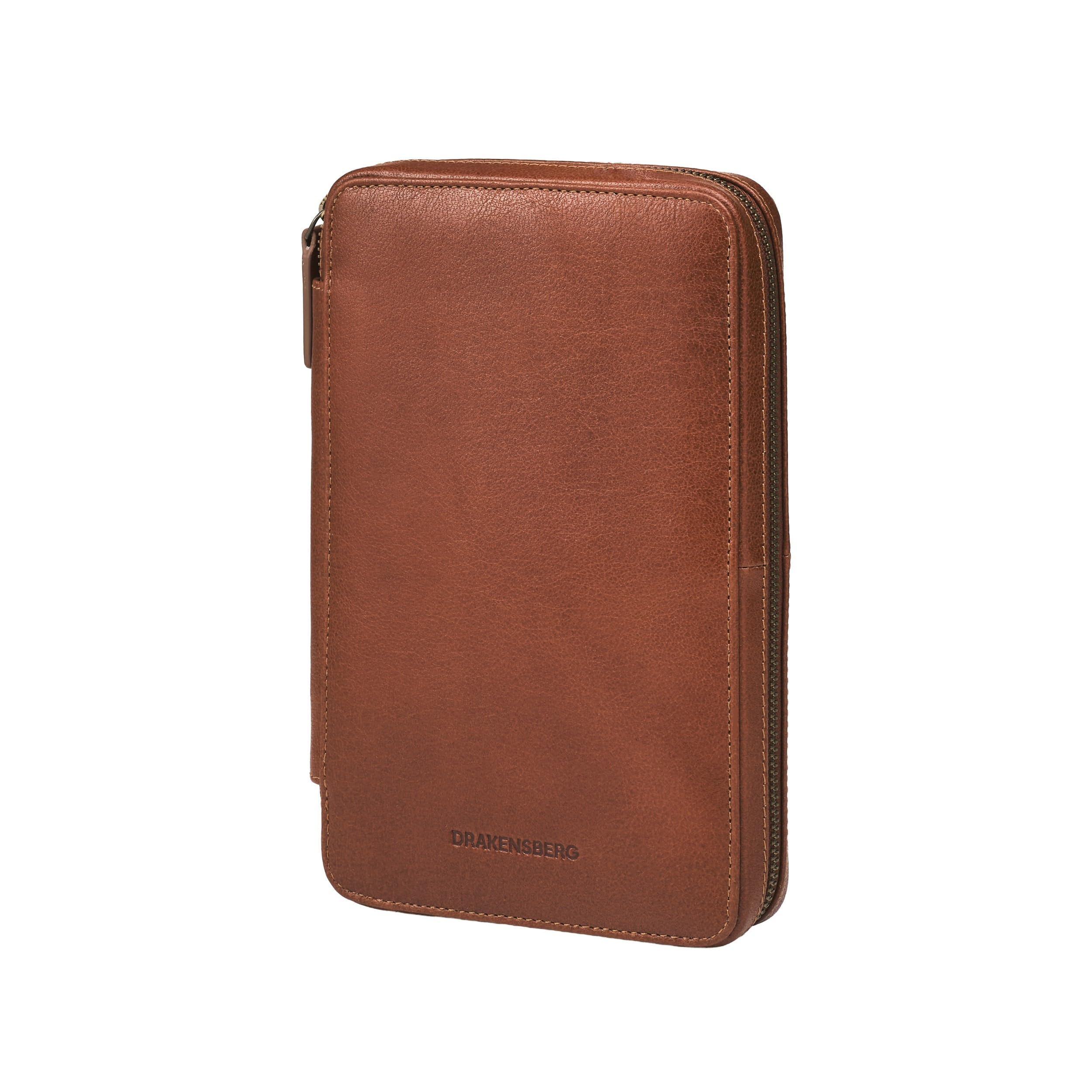 DRAKENSBERG Kate DR00318 - Organizer da viaggio universale per Kindle e lettori di eBook fino a 7", realizzato a mano, in pelle di bufalo, retro vintage, marrone Avana