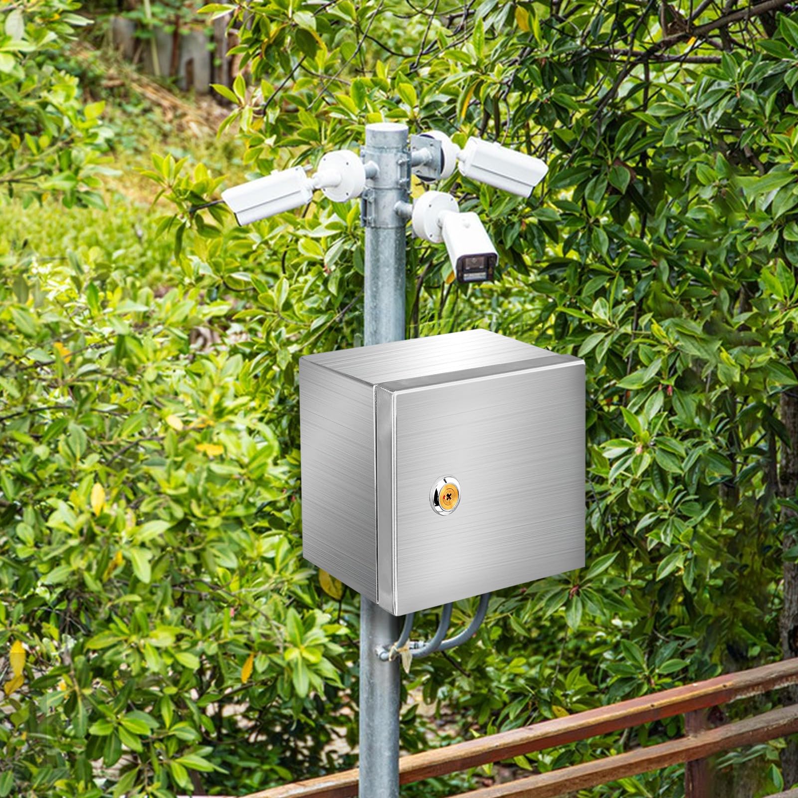 Scatola Elettrica da Esterno in Acciaio Inox, Armadio Elettrico Da Esterno con Interruttore di Dispersione 2P 32A e Presa Europea 250V/16A, Scatola di Distribuzione da Parete con Serratura