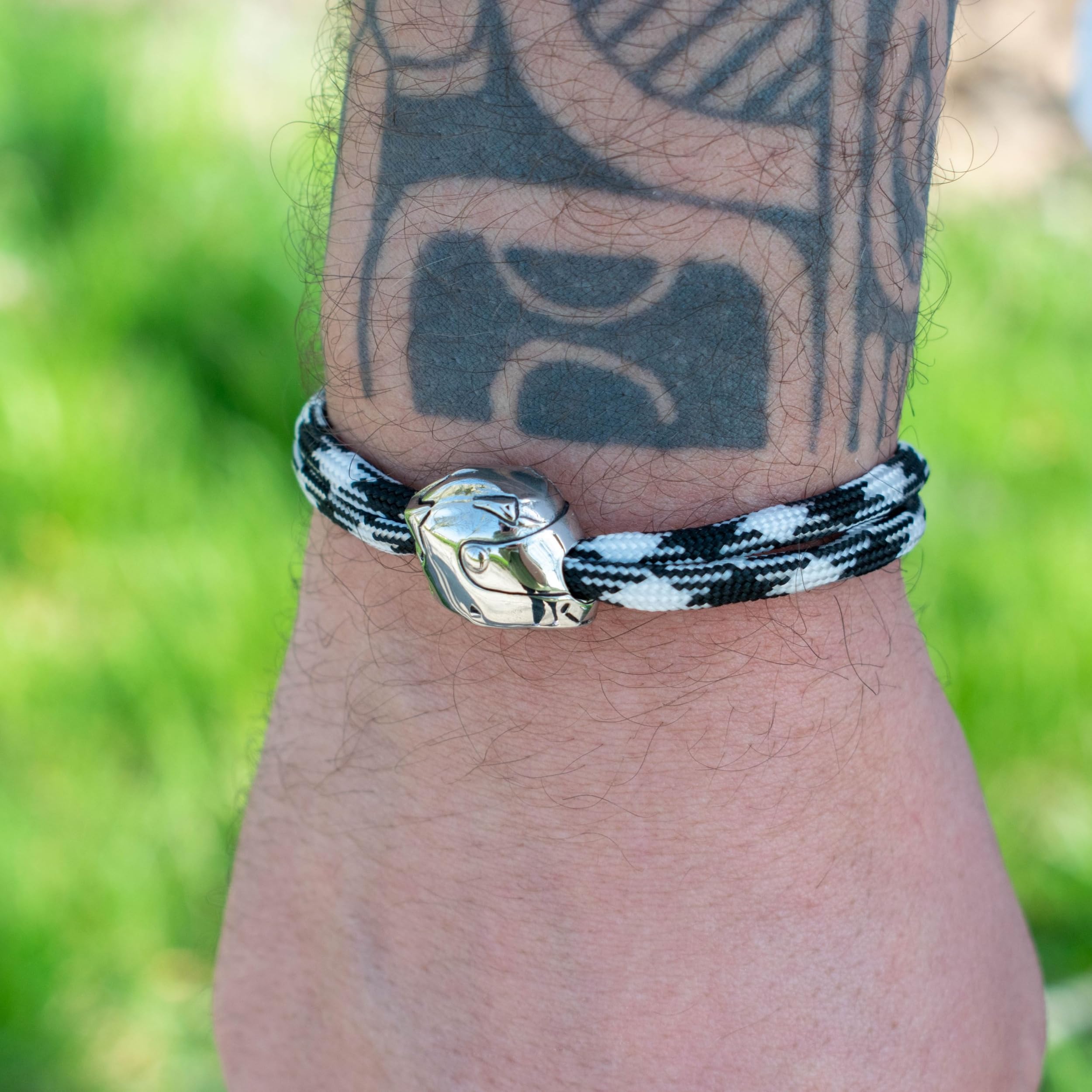 Ernestine - Bracciale da motociclista da uomo regolabile in acciaio inossidabile - gioiello casco da motociclista uomo, donna, idea regalo per motociclista - accessorio per motociclista - polso