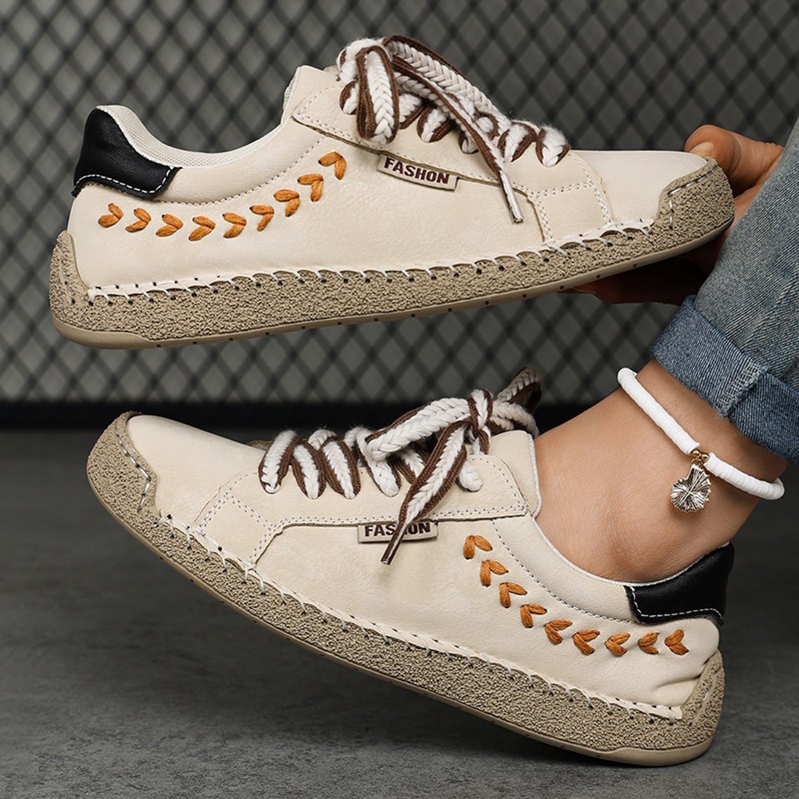 Low-Top-Sneaker für Damen und Herren, flache Stickerei, Schnürschuh, beige | Handgenähte, runde Zehenpartie, breite Passform, rutschfest, Unisex, Freizeit-Sneaker, Wanderschuhe, Urlaub, Büro