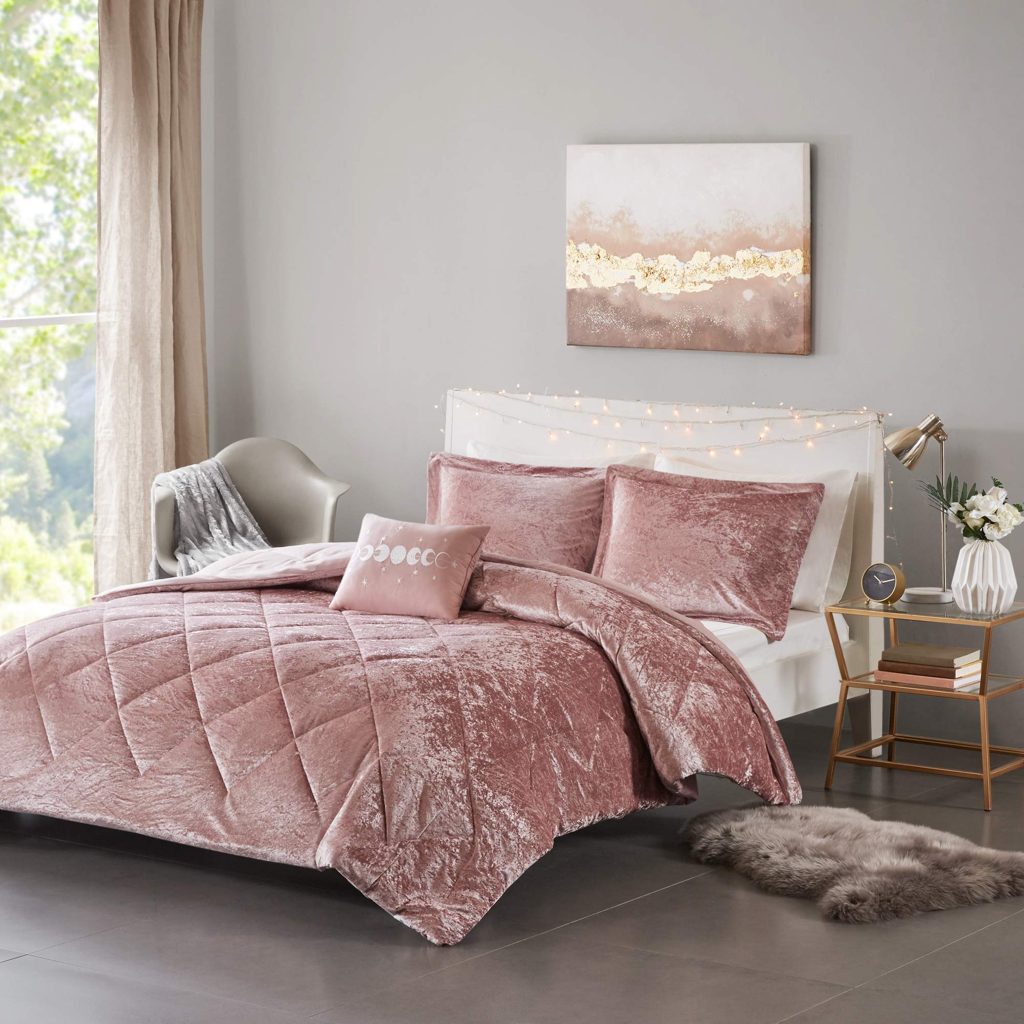 Intelligent Design Felicia Luxe Comforter Velvet Lush Double Sided Diamond Quilting Modern All Season Bedding Set with Matching Sham, Decorative Pillow, King/Cal King(104"x90"), Blush 4 Piece