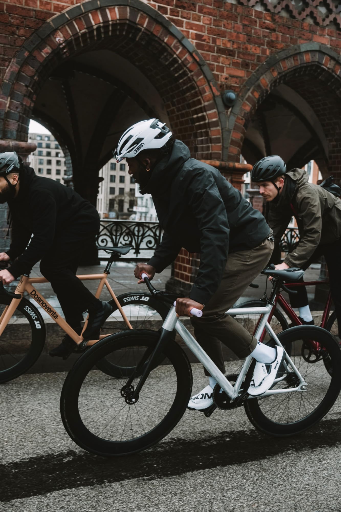 Abus Casco de Bicicleta de Carretera WingBack - Protección Sencilla para la Conducción Deportiva en la Vida Cotidiana y el Tiempo Libre - Unisex, para Adultos y Jóvenes